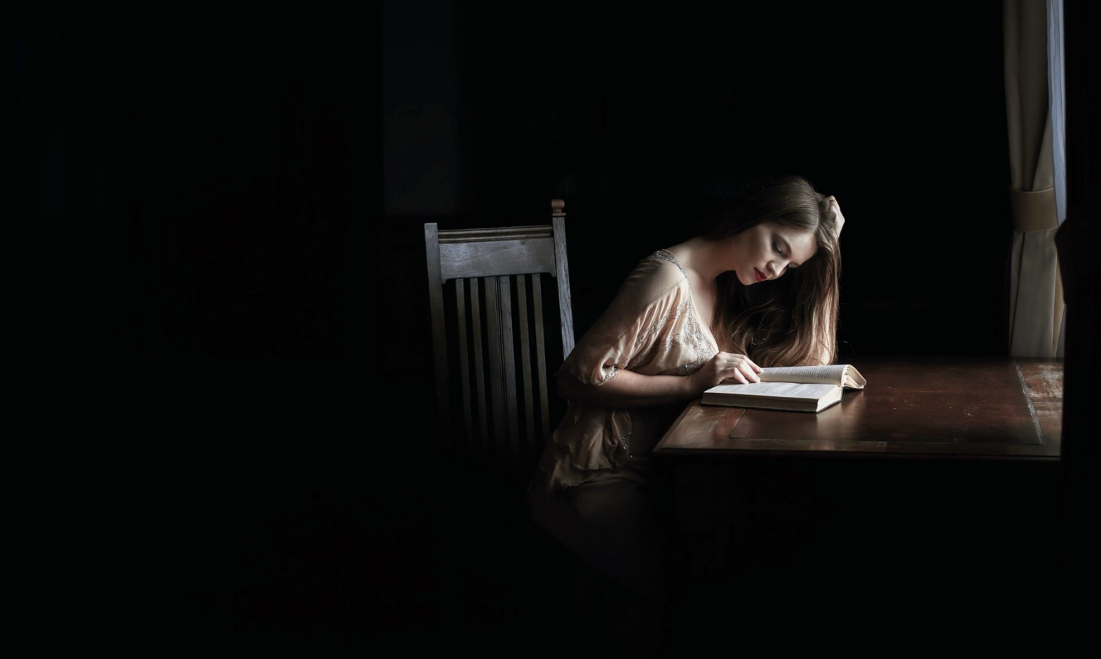 sort, Kvinder, fotografering, bøger, læsning, emotion, lys, fotografi, mørke, Følelse, billede, humane positioner