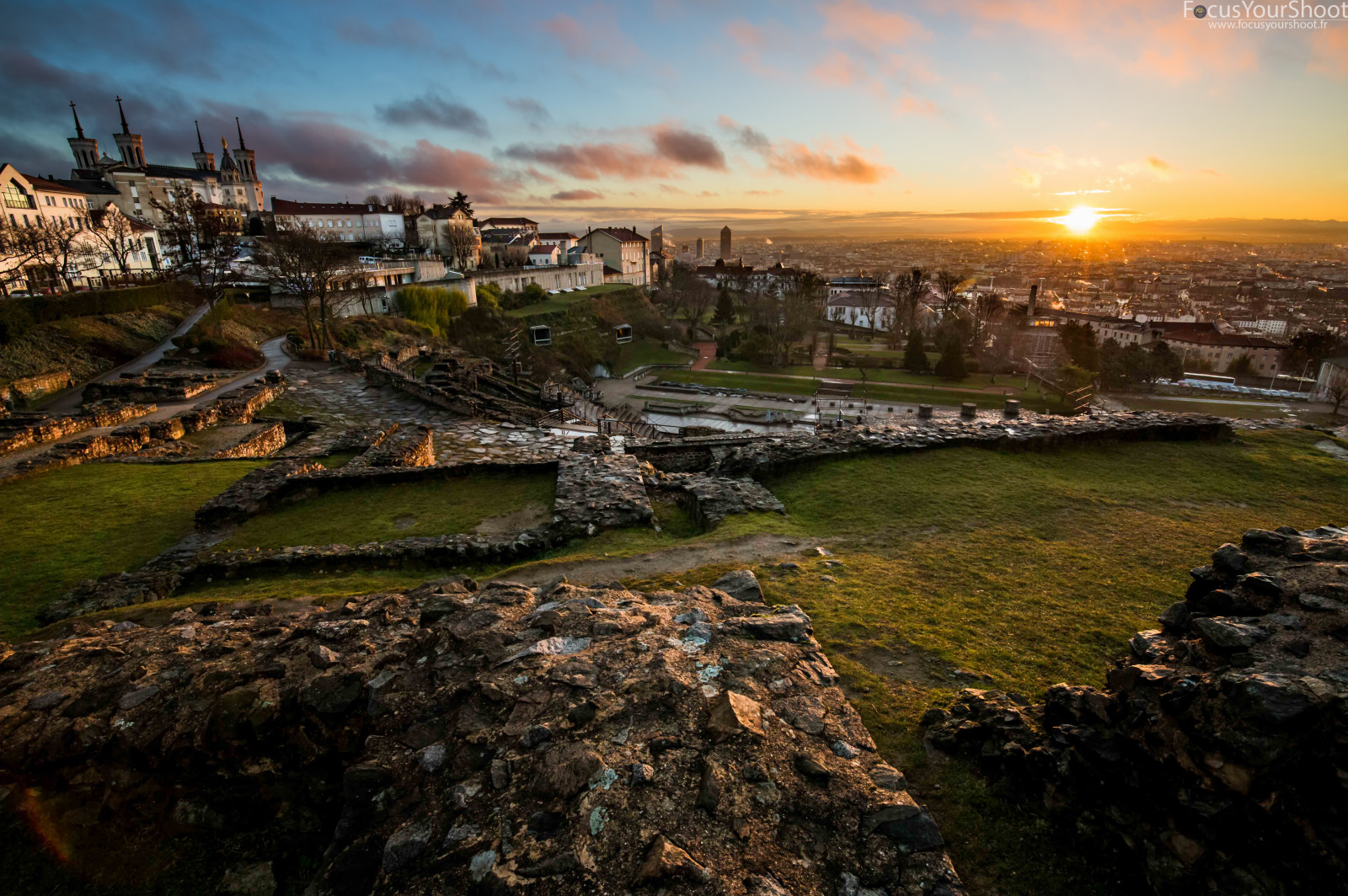 žlutý, stromy, nebe, krajina, svítání, město, mraky, oblaky, věž, městský, panoráma města, světla, budova, Krásná, barvy, Kánon, město, krajiny, mrakodrap, mrak, lučina, urbex, Lyon, 16mm, fullframe, plný, délka, HDR, 5 d, dri, markiii, ville, Bazilika, basiliquedefourvi re, horizont, divadlo, herbe, herbes, Lev desoleil, levedesoleil, žlutá, oranžový, Soleil, Pierre, roche, Skála, ciel, bleu, oblak, mraky, Muzeum, gris