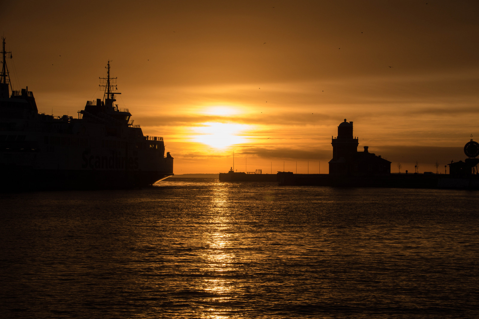 luce del sole, persone, tramonto, mare, città, baia, architettura, acqua, natura, riflessione, cielo, silhouette, Alba, sera, mattina, costa, Sole, orizzonte, Svezia, crepuscolo, Sverige, albero, alba, all'aperto, oceano, barche, catena, sk nel n, SE, himmel, resund, solnedg ng, Siluett, Helsingborg, siluette, ultimi bagliori