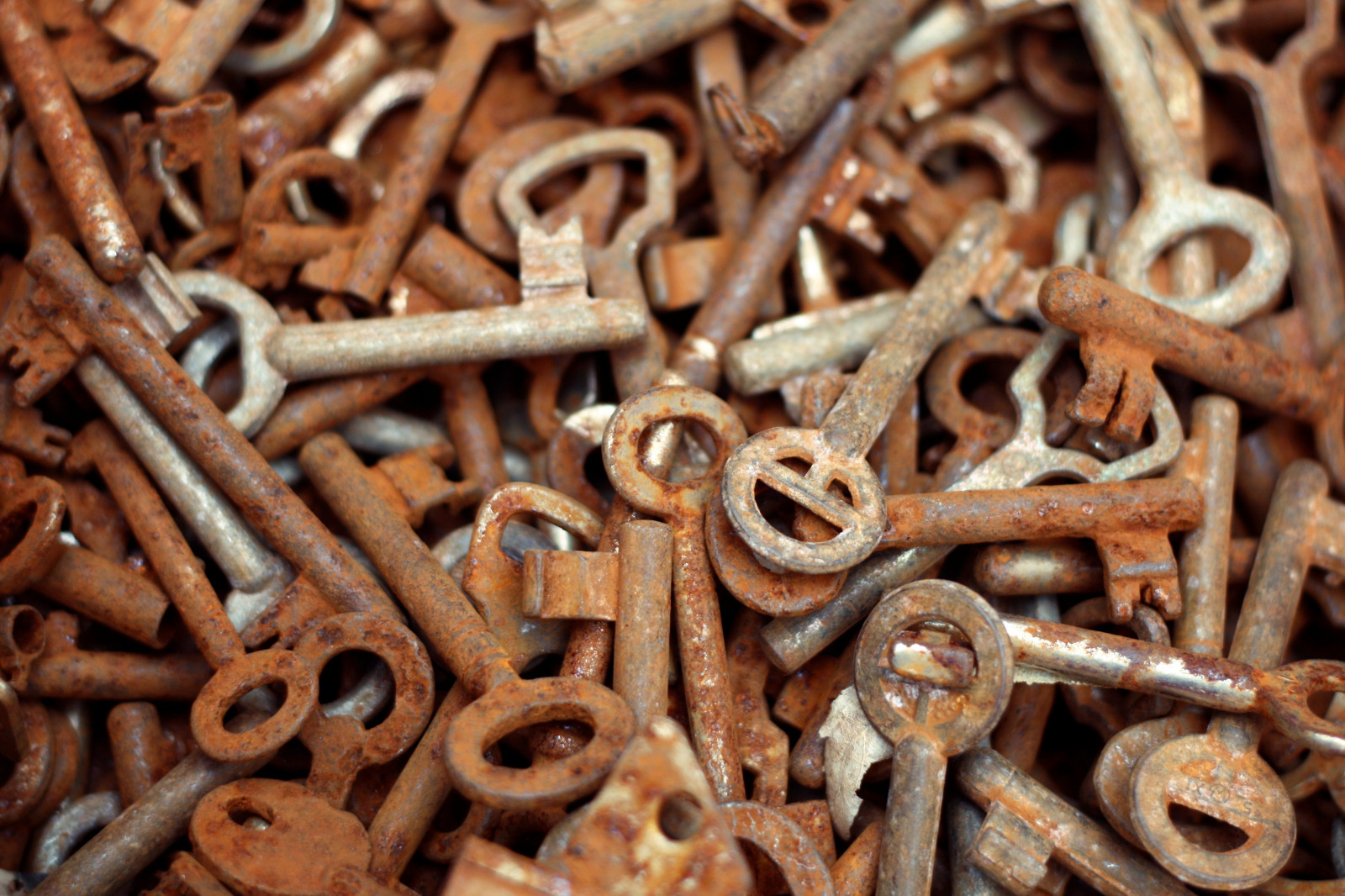 Wallpaper metal, old, rust, keys 3888x2592 WallpaperManiac