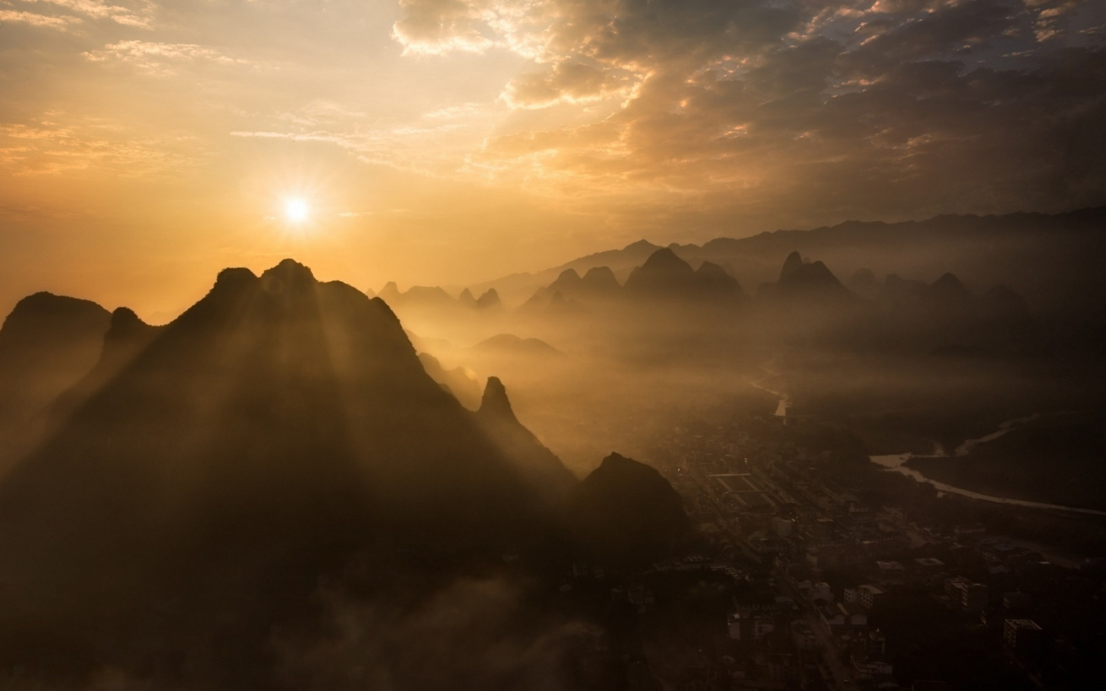 luce del sole, paesaggio, tramonto, paesaggio urbano, Cina, collina, natura, riflessione, cielo, nuvole, Alba, sera, mattina, nebbia, fiume, Sole, orizzonte, atmosfera, crepuscolo, Guilin, leggero, nube, nebbia, montagna, tempo metereologico, alba, oscurità, fenomeno atmosferico, morfologie montane, 2500x1563 px