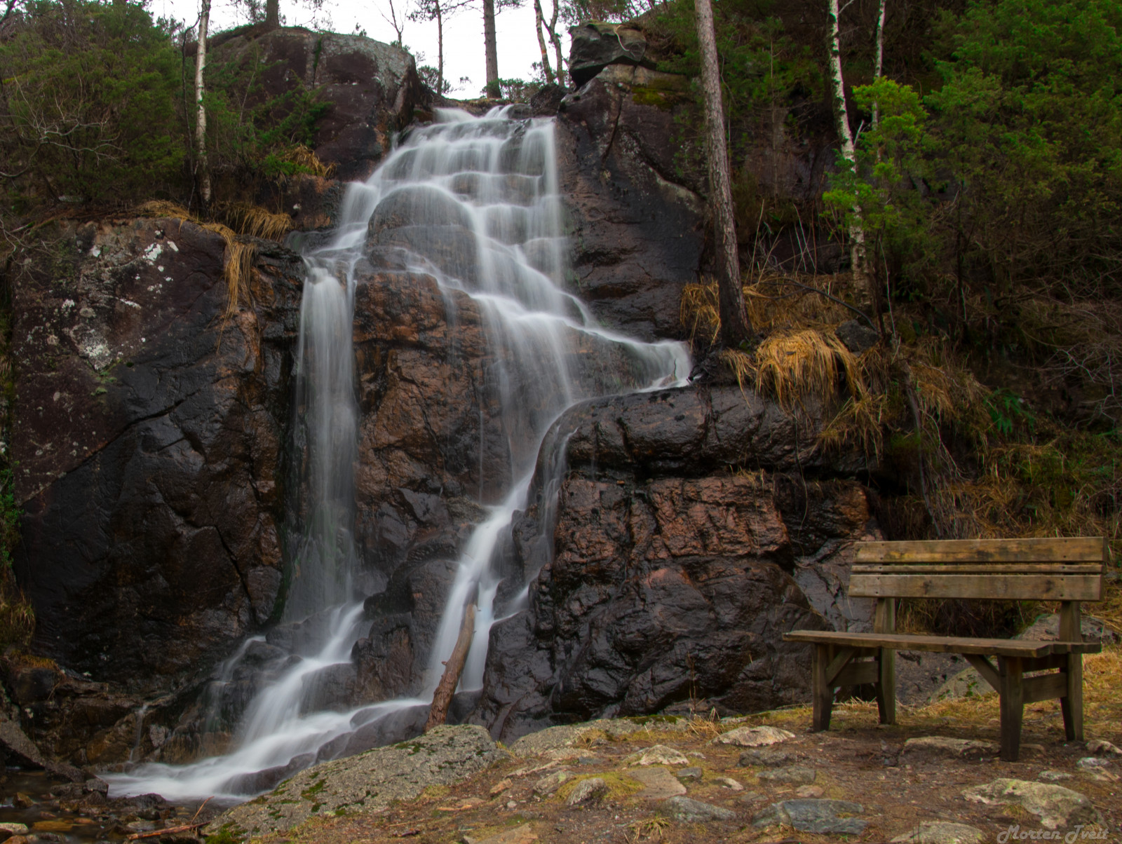 vodopád, voda, longexposure, Longexpoelit, les, canadaforest, Bergen, Norsko, norge, visitnorway, canoneos80d, Foss, canadaskogen, Tamron, tamronlens, ND8, manfroto, madebynature, Benk