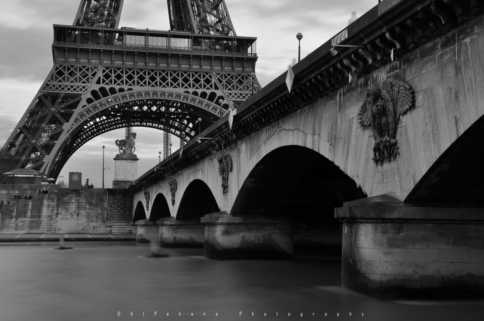 město, most, nebe, Černý a bílý, Paříž, Francie, památník, Seine, architektura, mraky, řeka, francouzština, krajina, Los Angeles, Nikon, Evropa, prohlídka, Pohled, noiretblanc, Riviere, Eiffelova věž, Eiffelova, toureiffel, pont, capitale, paysage, BNW, laseine
