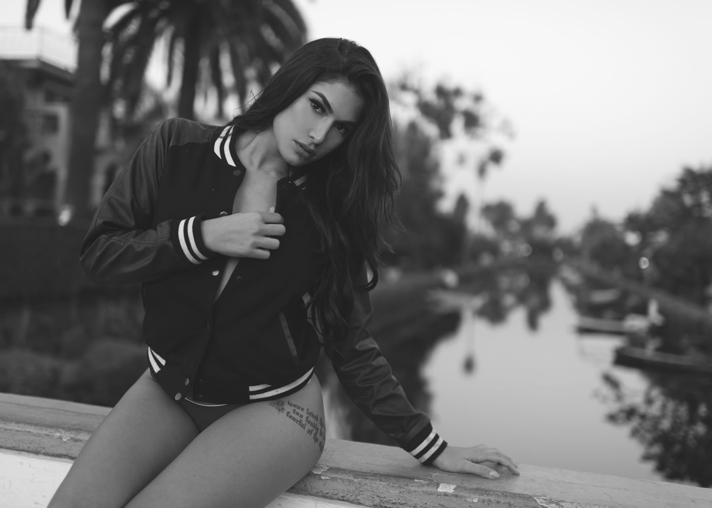 bílý, Černá, černobílý, model, portrét, sedící, fotografování, móda, emoce, Osoba, dívka, krása, dáma, fotografie, obuv, Černý a bílý, monochromatické fotografování, lidských pozice, portrétní fotografie, focení