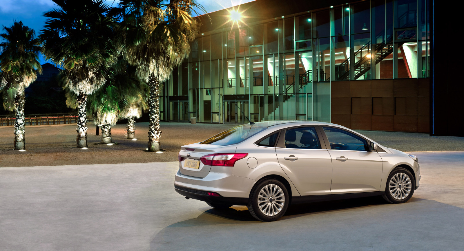 bil, køretøj, Ford, 2013, Sedan, netcarshow, netcar, bil billeder, bil foto, Fokus sedan, hjul, jord køretøj, bildesign, bil make, familie bil, kompakt bil, udøvende bil, midten størrelse bil, auto show, Ford Motor Company