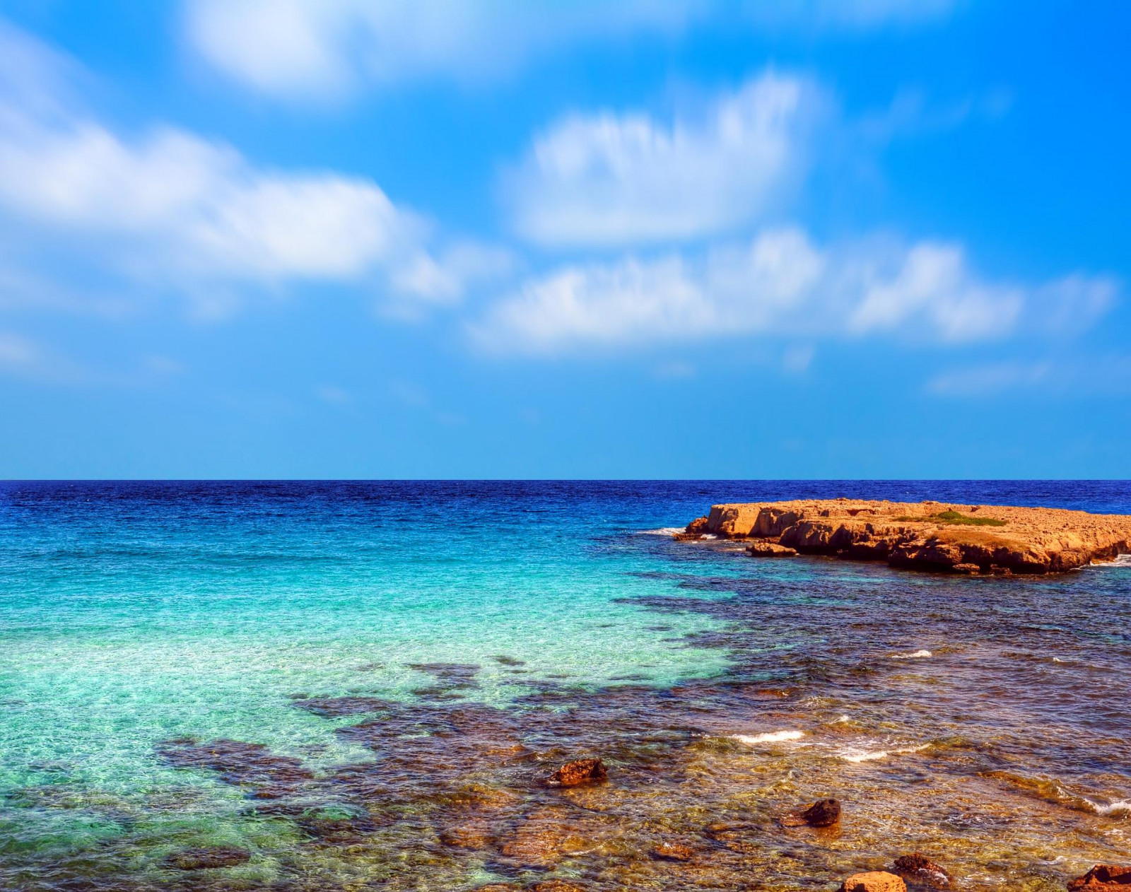 voda, mrak, nebe, vodní zdroje, modrý, Natural landscape, blankyt, přírodní prostředí, tekutina, slunečnímu záření, pláž, aqua, obdélník, krajina, mořská vlna, horizont, kupa, uklidnit, petrolejově modrá, mys, ostrov, karibský, vlna, jezero, tropy, divočina, Skála, zvuk, oceán, záliv, odraz, pobřeží, Cestovní ruch, pelerína, vstupní, vítr, Klippe, strom, mys, dovolená, písek, slapy, hejno, skerry, útes, smyčka provazu, večer, zátoka