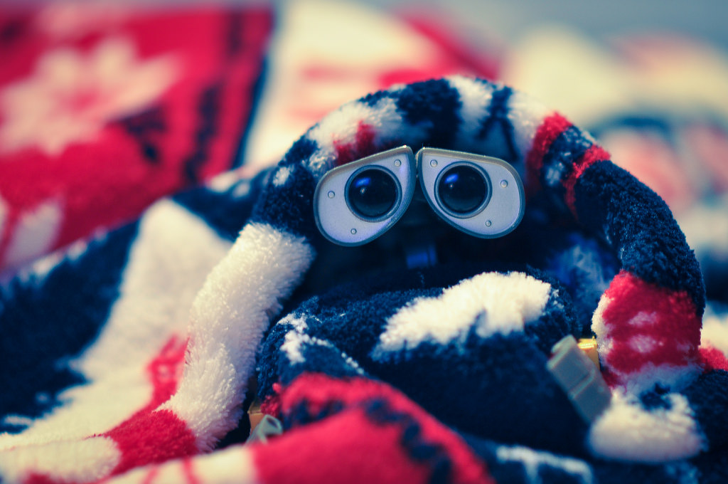 legetøj, solbriller, robot, briller, blå, kold, Nikon, bokeh, Legetøj, Disney, Lightroom, 85mm, prime, sjovt, materiale, tæppe, project365, d90, nikond90, tekstil, vision pleje, tæt på, briller, fleece, hyggelig, udstoppet legetøj, plys, Walle, Pixar, nikkor85mm, editedinlightroom, secretlifeoftoys, year5, fleeceblanket, day1568, 15102014, dat107