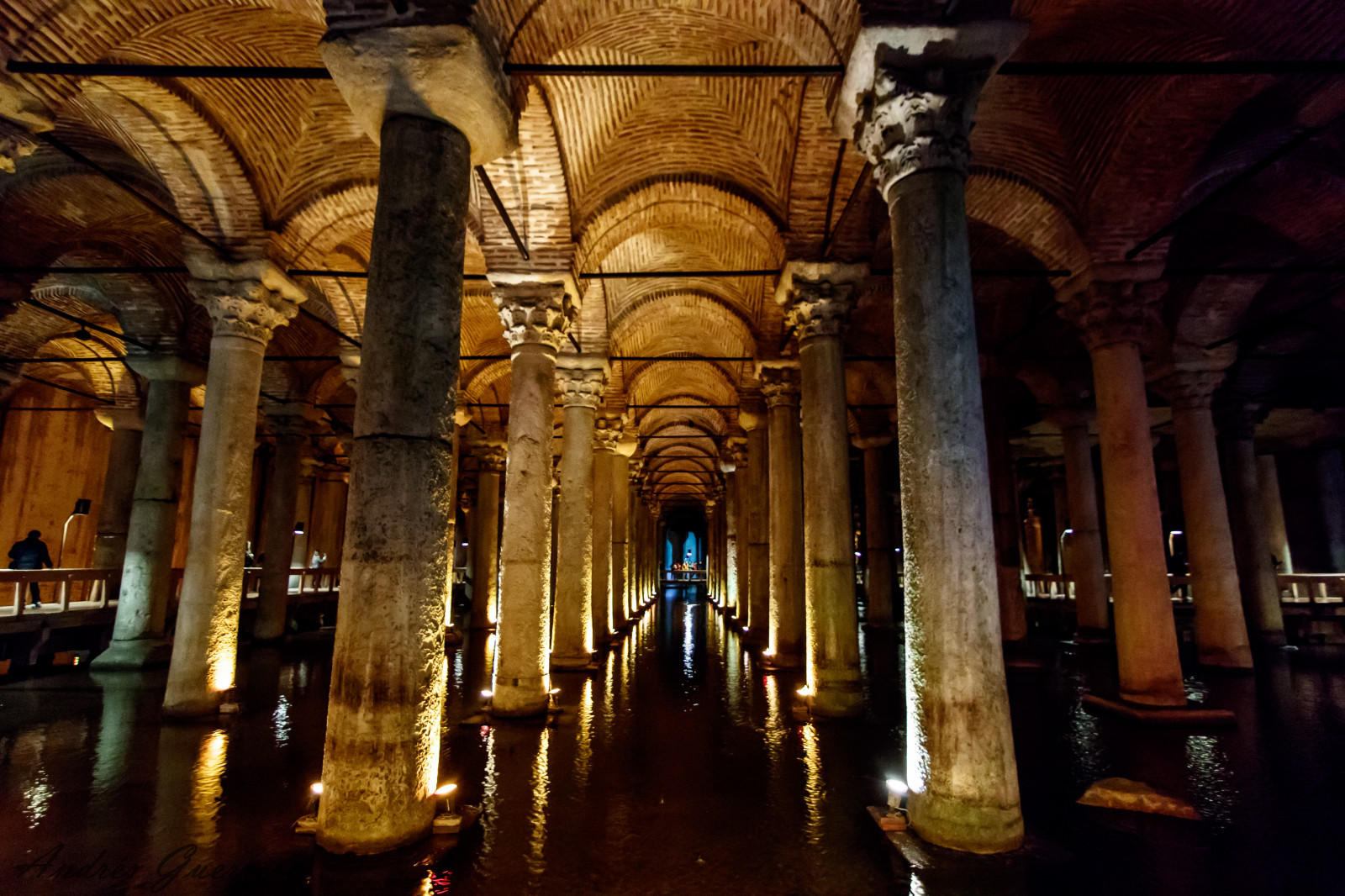 temný, starověký, voda, budova, odraz, symetrie, Istanbul, krocan, sloupec, oblouk, pasáž, struktura, Konstantinopol, agua, Reflejo, bazilika, sloupce, oscuro, turquia, turistická atrakce, historické místo, krypta, byzantská architektura, archeologický, arco, Arcos, zaplavila, Columnas, cisterna, středověká architektura, Oblouky, Cisterna, Estambul, Inundado, Revelar, Bizancio, Konstantinopla, Columnata, Basilicacisterna