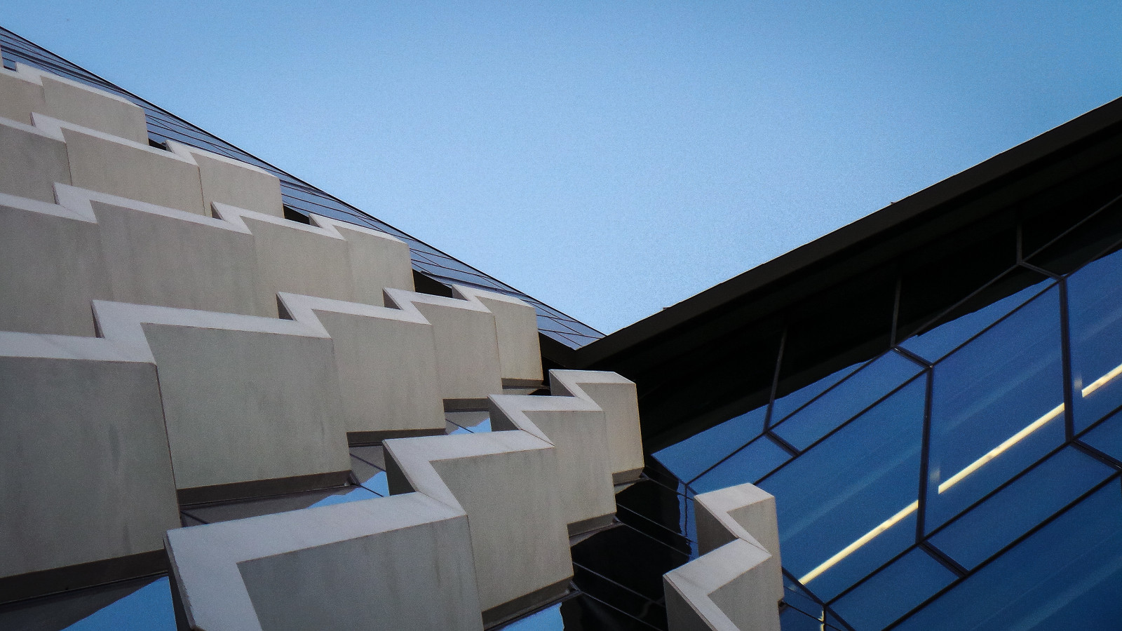 bílý, okno, temný, architektura, 3D, budova, nebe, stěna, Dům, Samsung, modrý, sklenka, trojúhelník, geometrie, čáry, struktura, úhel, Adelaide, světlo, tvar, střecha, čára, byt, kondominium, během dne, fasáda, hlavní sídlo, denní osvětlení, theen, cikcak, cik, závěr, zag, ředitelství firmy, Unisa, Hindleystreet, Universityofsouthaustralia, composite material