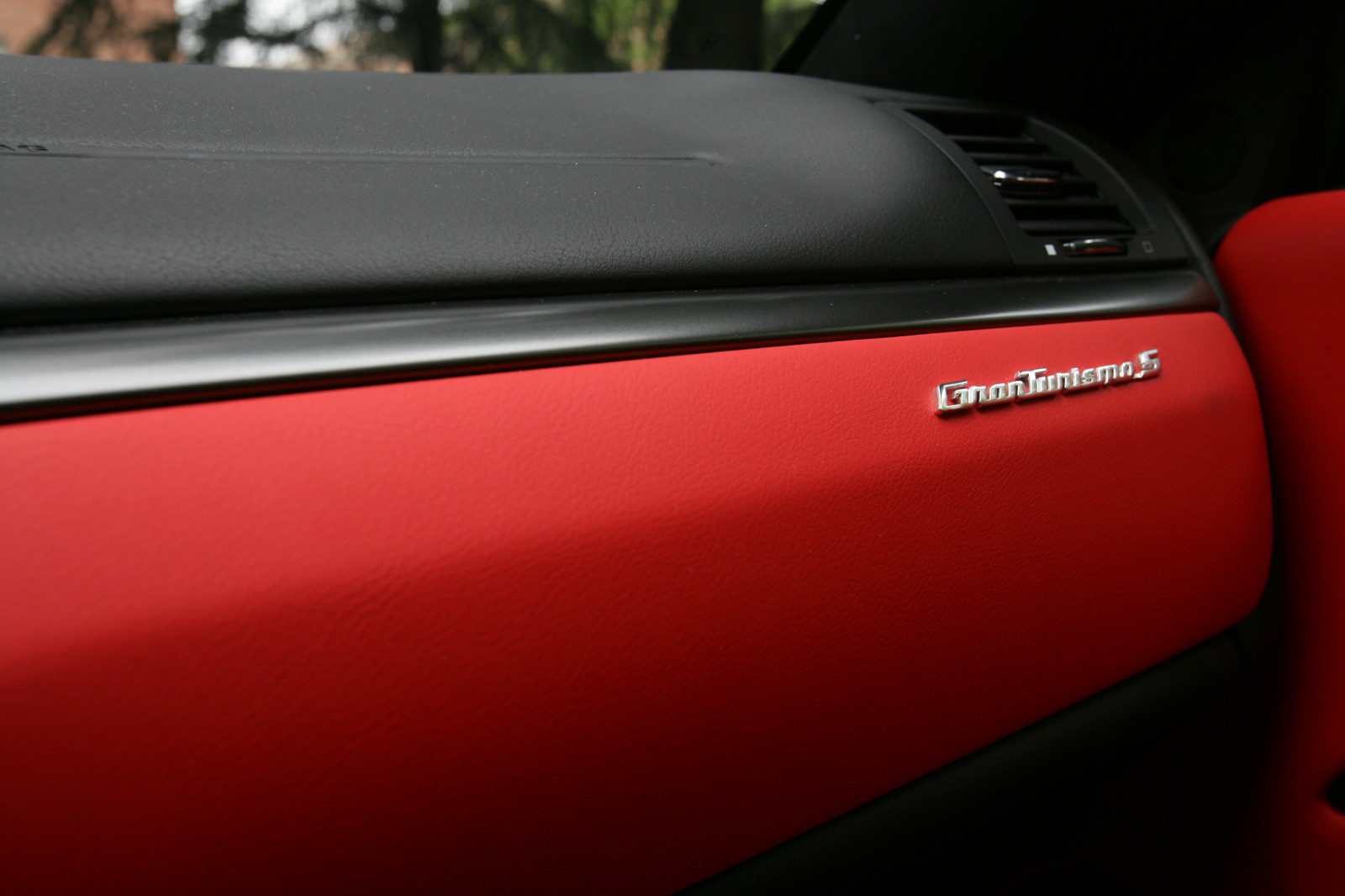 auto, Červené, vozidlo, sportovní auto, Maserati, řidičský, netcarshow, netcar, obrázky vozidel, photo auto, 2011, kolo, GranTurismo S Automatica, superauto, pozemní vozidla, automobilového designu, automobilový exteriér, automobil make, luxusní vůz, nárazník