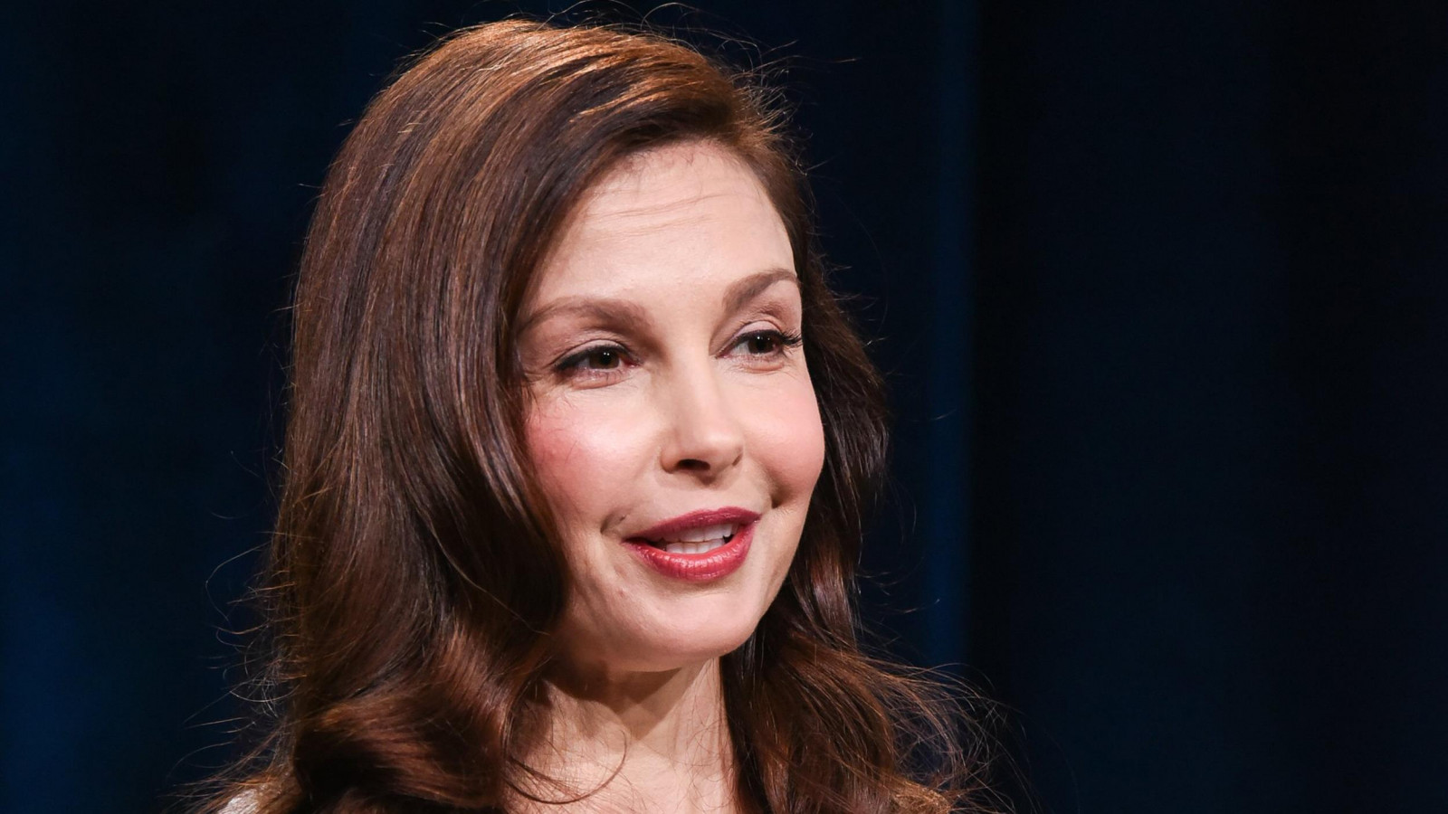 tvář, model, portrét, dlouhé vlasy, bruneta, makeup, fotografování, zpěvák, herečka, móda, vlasy, pusa, nos, Osoba, kůže, Ashley Judd, hlava, supermodelka, zpěv, dívka, krása, usměj se, oko, žena, dáma, účes, portrétní fotografie, focení, hnědé vlasy, mimika, Lidské tělo, zblízka