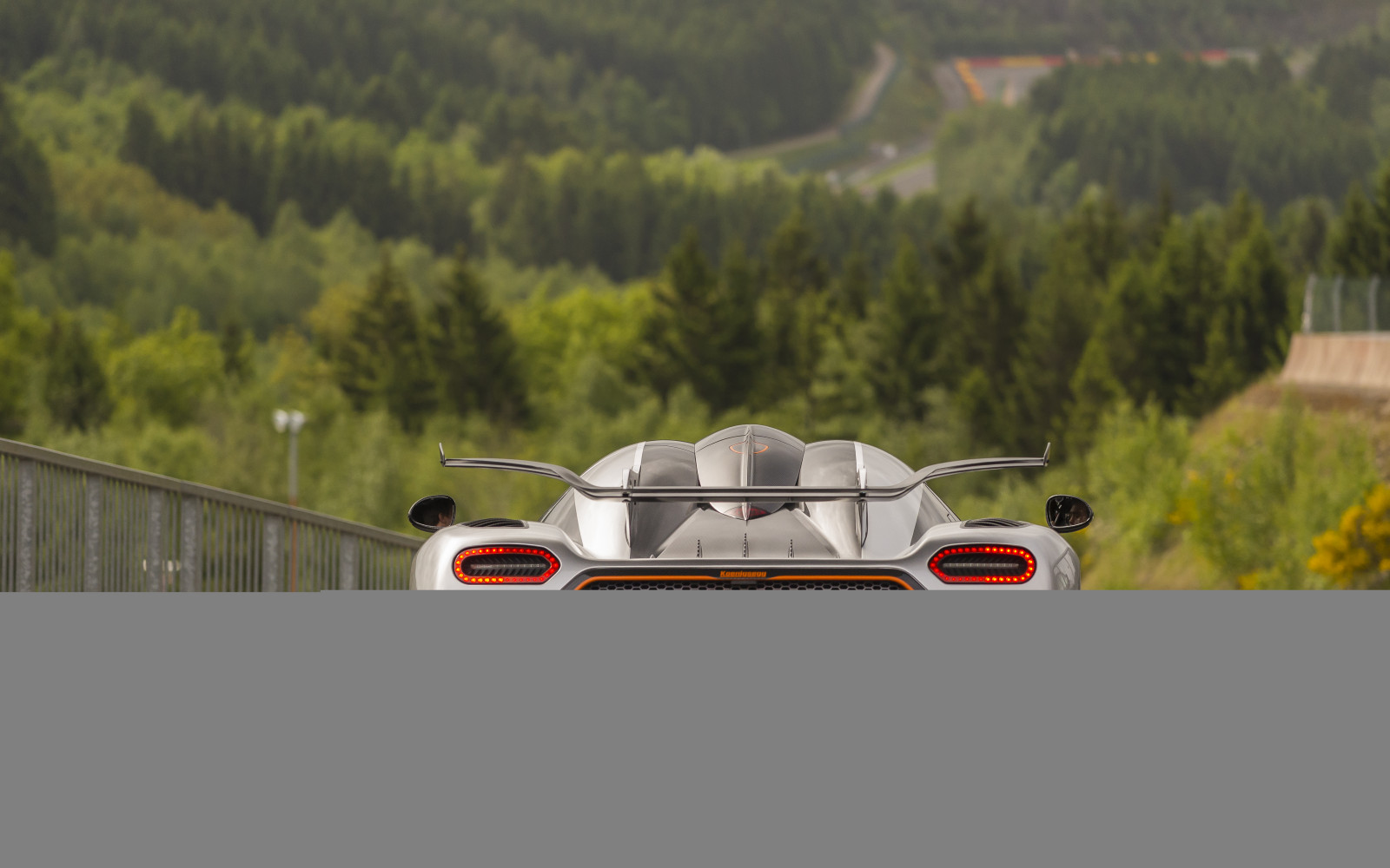 sport, vozidlo, Supercars, Nissan, Lamborghini, Instagram, Kánon, Porsche, McLaren, Kalifornie, Sony, Nikon, Francie, bokeh, audi, Paříž, Ferrari, Brod, Maserati, Bugatti, Roadster, doprava, pavouk, Facebook, Pagani, Huayra, Noir, Wiesmann, clona, GT2, Zonda, Porazit, Gallardo, Zagato, GT, F12, 918, GTO, GT3, 911, laferrari, jeden, prozkoumat, dof, velký, kůlna, babička, mc, rohlíky, Turismo, f1, aston, Martin, 250, mans, alfa, 959, Drophead, carrera, Berlinetta, výhoda, vitesse, 275, royce, Veyron, Murcielago, Aventador, 599, p1, stradale, Huracan, Volante, outdoor struktura, přízrak, zpíval, scaglietti