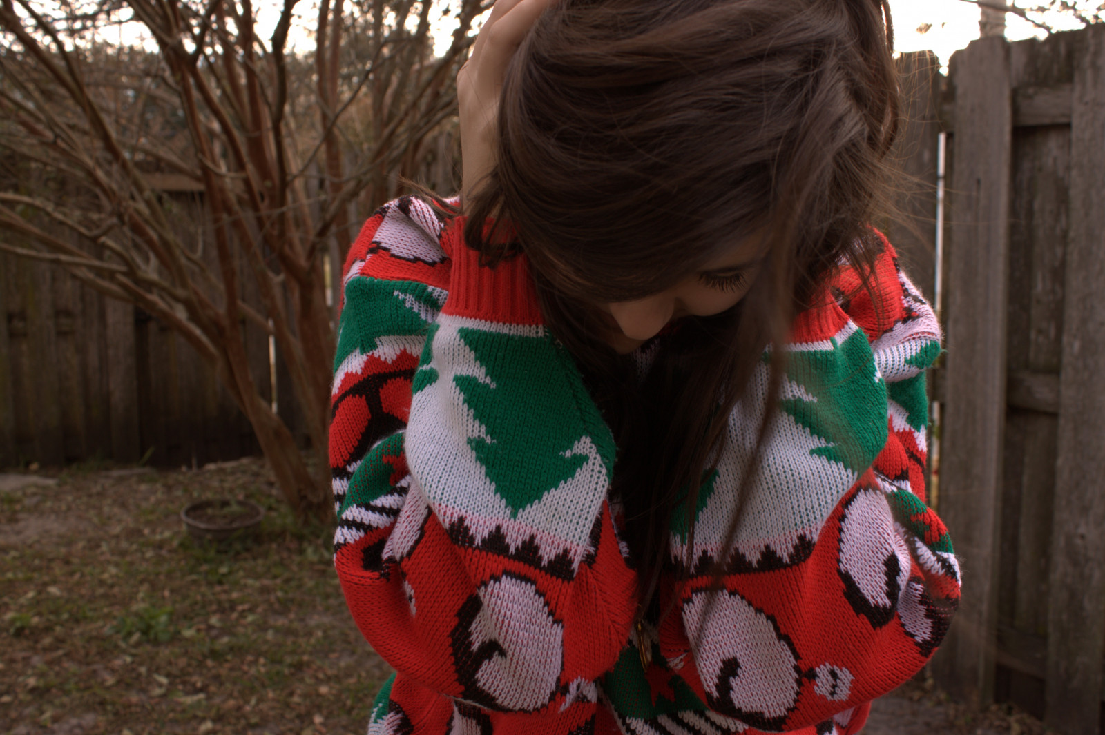 Wallpaper red, sky, winter, pattern, Canon, sweater, hair, scarf, Christmas, fence, plaid