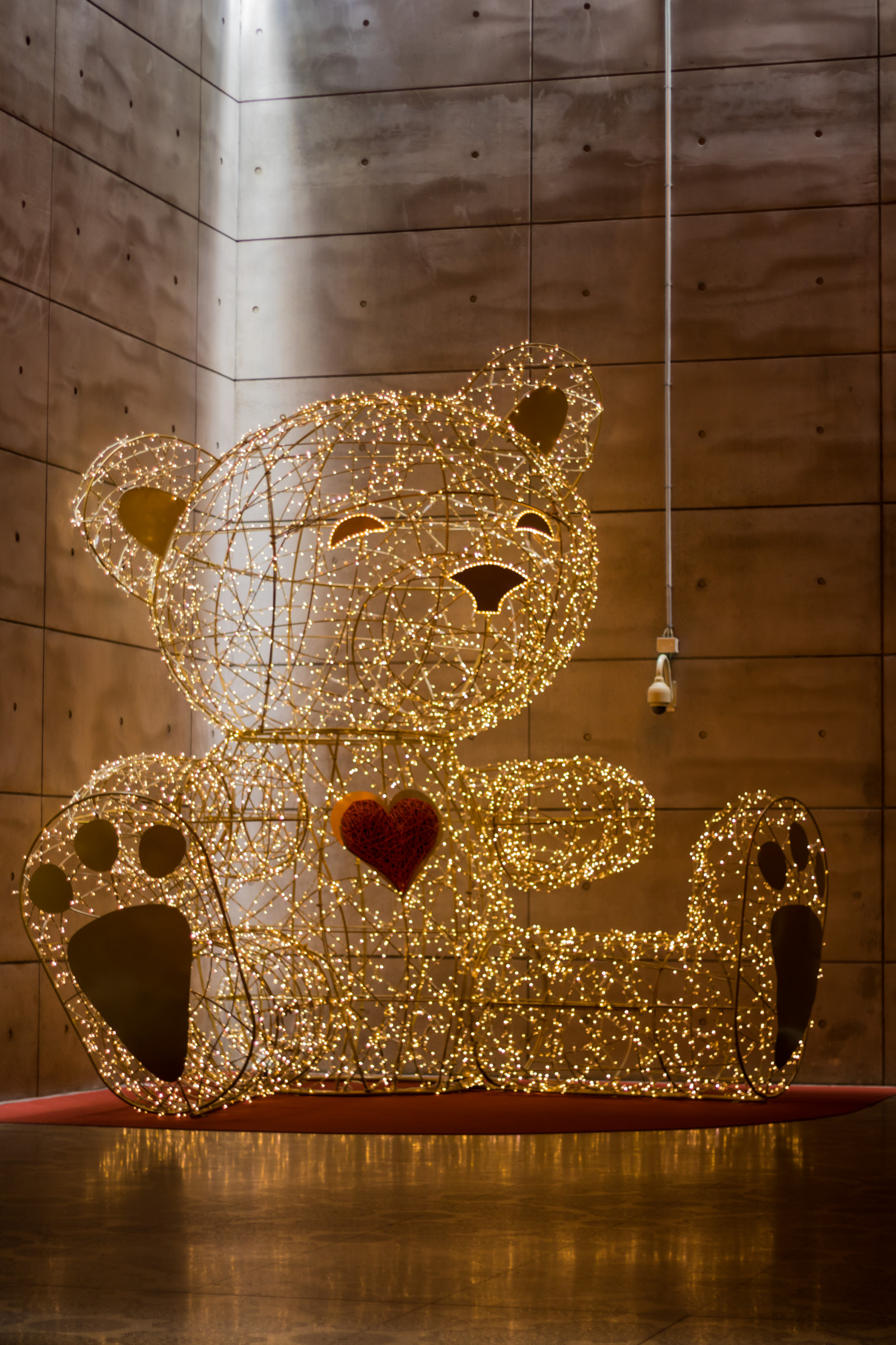 noc, Vánoce, UMĚNÍ, stanice, Vánoce, osvětlení, července, vlakové nádraží, Triangeln, Medvídek, Nalle, Malmo, t gstation, gatufoto, nightphotography, Natt, design, v noci, exif modelu canoneos760d, geocountry, Kamera aby kánon, geocity, Model fotoaparátu canoneos760d, geostate, geolocation, exif aby kánon, exif isospeed 200, exif focallength 50mm, EXIF ef50mmf18stm čočka, EXIF otvor 20, teddy, bj rn, streetphotography, nattfotografering, moderní umění, svítidlo