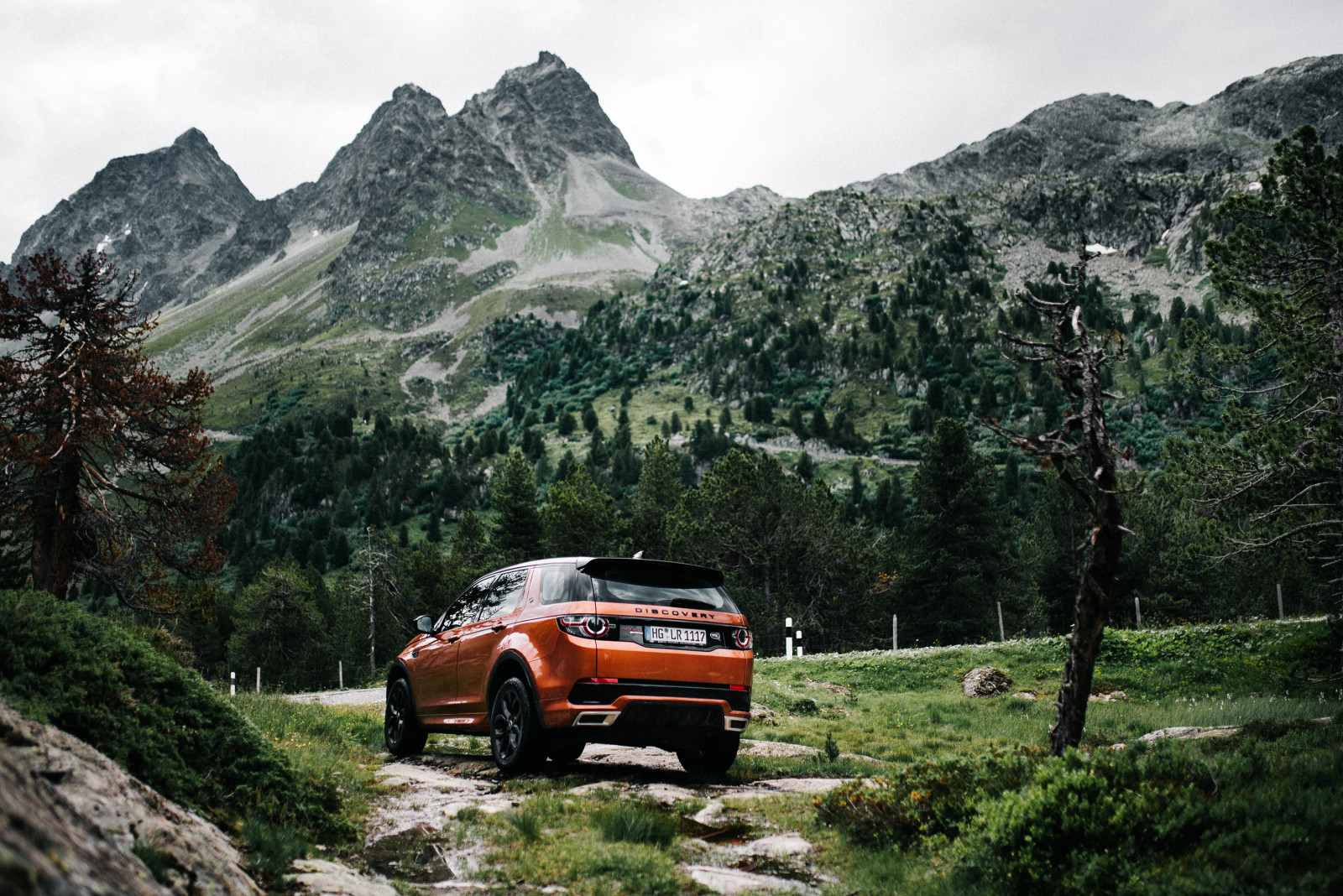 pneumatico, nube, ruota, cielo, auto, veicolo, pianta, montagna, pneumatici per autoveicoli, illuminazione automobilistica, design automobilistico, montanaro, veicolo a motore, albero, Natural landscape, paraurti, esterno automobilistico, morfologie montane, auto di lusso personali, paesaggio, catena montuosa, collina, strada, cerchione, Sport Utility Vehicle, automotive wheel system, ricreazione, auto di famiglia, viaggio, strada sterrata, parte auto, cresta, veicolo di lusso, rotolamento, valle, auto compatta, avventura, vettura di medie dimensioni, Massiccio, Compact SUV, prateria, erba, fuoristrada, pista, hatchback, macchina di spettacolo, city ​​car, Regularity rally, fuoristrada, Mini SUV