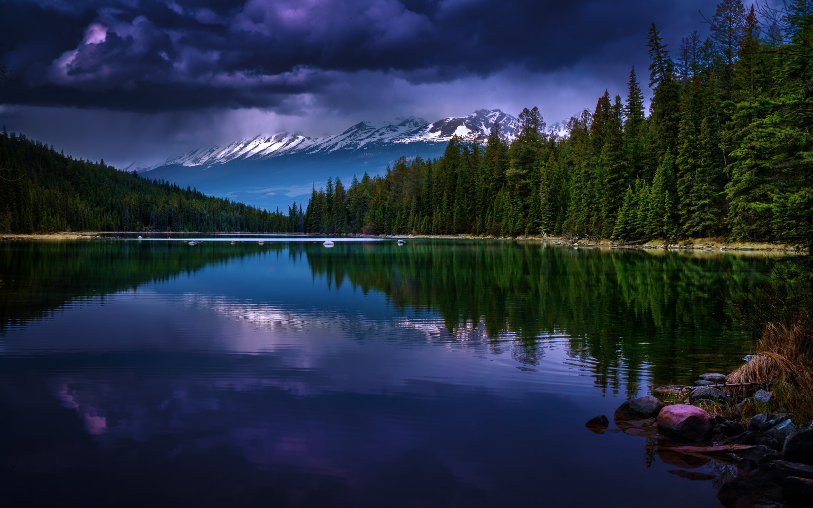 paesaggio, foresta, montagne, lago, acqua, natura, riflessione, nuvole, picco nevoso, sera, fiume, natura selvaggia, crepuscolo, nube, autunno, montagna, serbatoio, lago, morfologie montane, corpo d'acqua