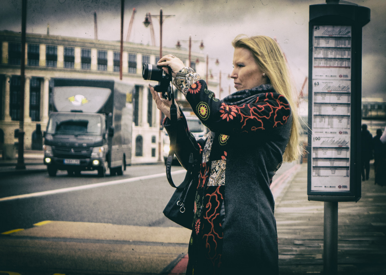 ลอนดอน, คน, เมือง, ถนน, ฤดูหนาว, ถนน, การถ่ายภาพ, อังกฤษ, ทันสมัย, เทา, เปียก, หยุด, มืดครึ้ม, สหราชอาณาจักร, รถบรรทุก, รถเมล์, วัน, หญิงสาว, ผู้หญิง, เทต, photocollective