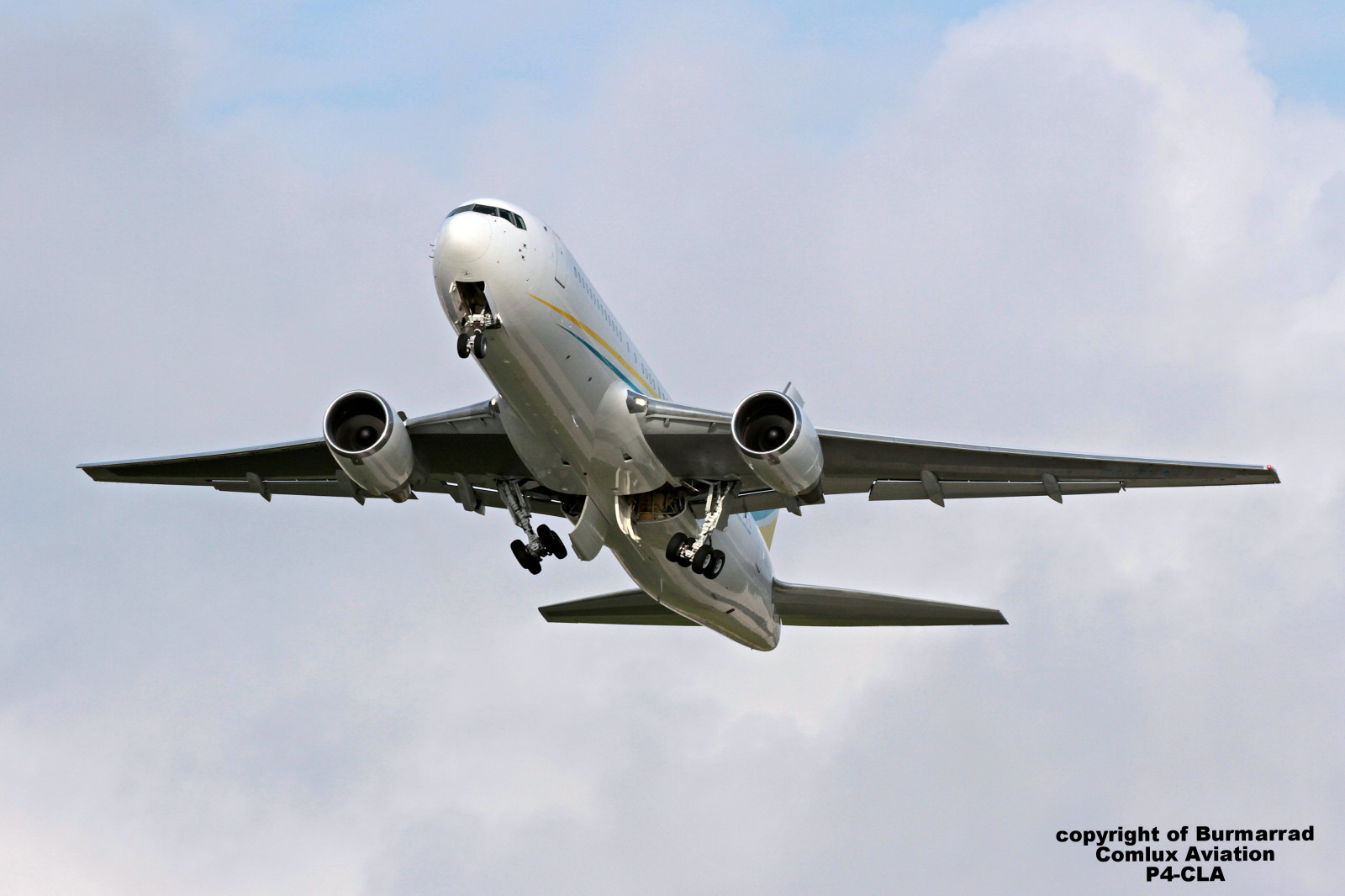 vozidlo, letoun, letadlo, Boeing, Boeing 777, letectvo, Let, Vzlétnout, letectví, křídlo, cn, letecká linka, Atmosféra Země, letecký motor, letecká doprava, aerospace engineering, dopravní letoun linkový, proudová letadla, širokým trupem letadla, úzké tělo letadla, Boeing 767, Registrace, comlux, 7672dxer, p4cla, 32954