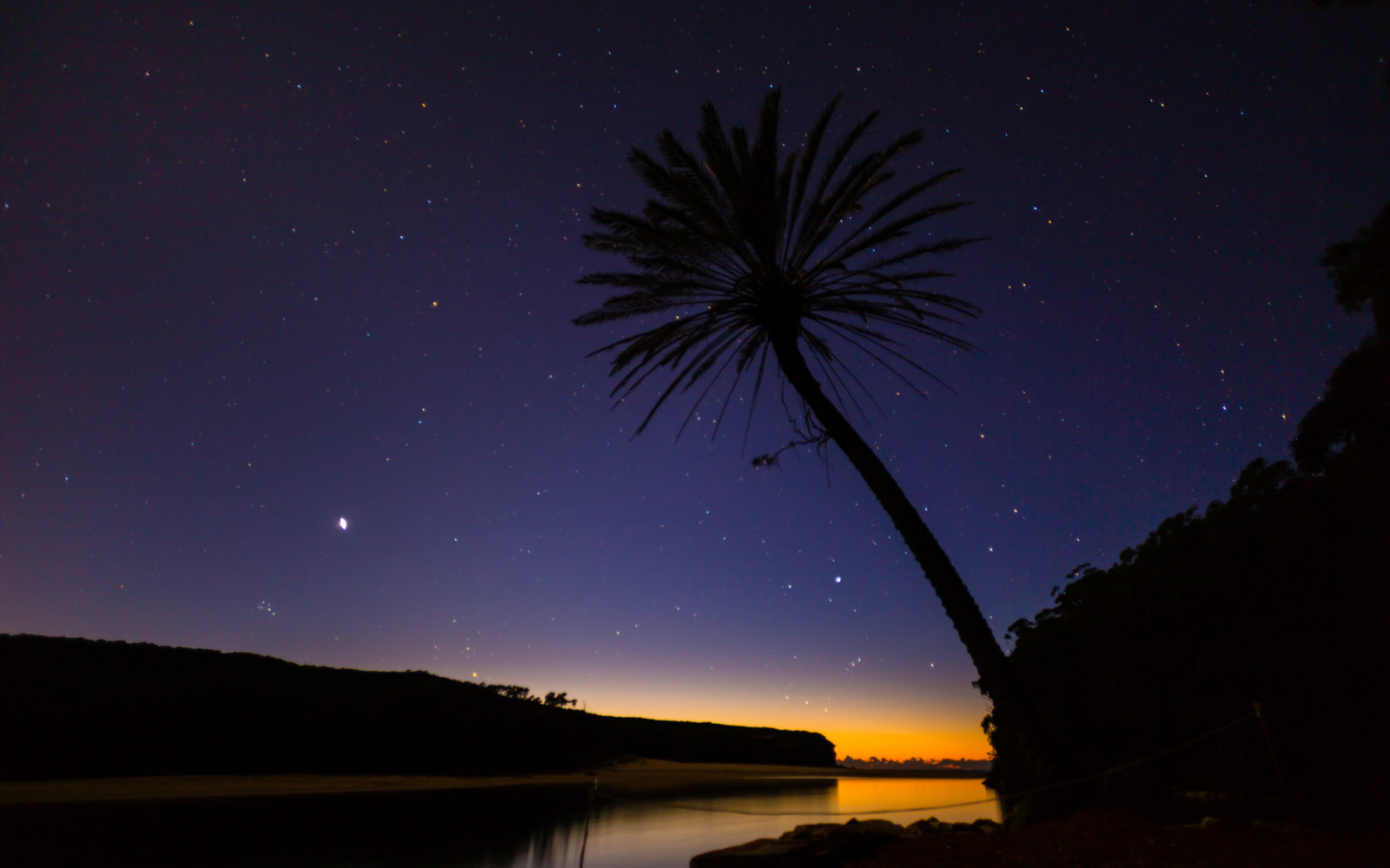 Árboles, paisaje, noche, cielo, estrellas, fuegos artificiales, río, luz de la luna, atmósfera, oscuridad, astronomía, Aurora, evento, amanecer, estrella, Objeto astronómico