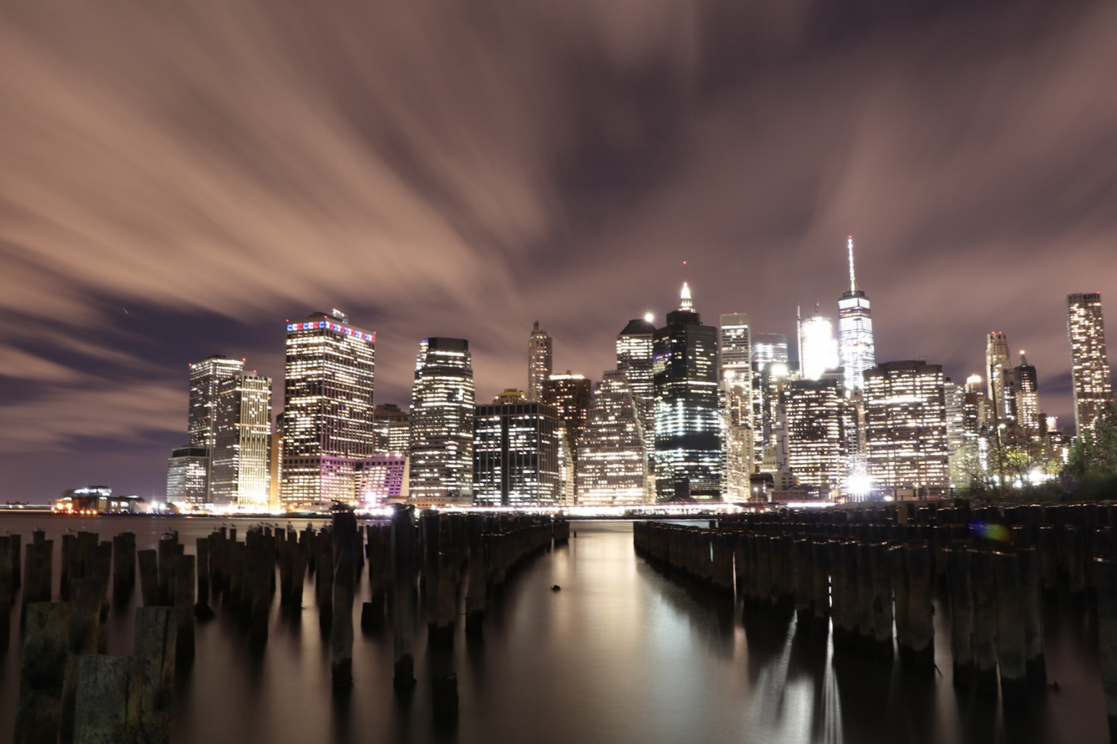 světla, temný, město, panoráma města, noc, voda, budova, odraz, nebe, panoráma, mrakodrap, večer, věž, pobřeží, ostrov, soumrak, jasný, Manhattan, metropole, York, Brooklyn, stativ, světlo, dlouho, expozice, centrum, Nový, východní, budovy, čára, nyc, noc, mezník, města, pruh, urban area, Metropolitní oblast, panelový dům