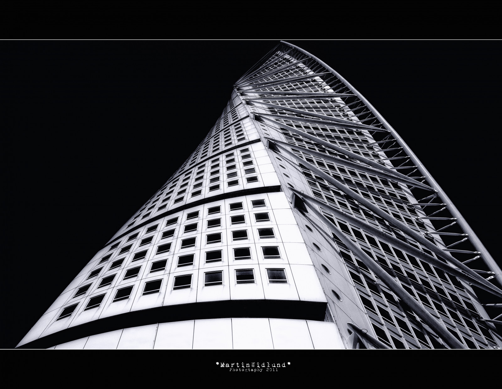 bílý, Černá, černobílý, panoráma města, architektura, budova, symetrie, mrakodrap, věž, Kánon, čáry, Švédsko, metropole, Kroutit, Sverige, trup, Santiago, Mono, 5 d, označit, ii, tělesné, Okna, Malmo, tvar, design, čára, otáčení, mezník, eos, fasáda, Černý a bílý, monochromatické fotografování, panelový dům, Calatrava, martinwidlund, 1635mm