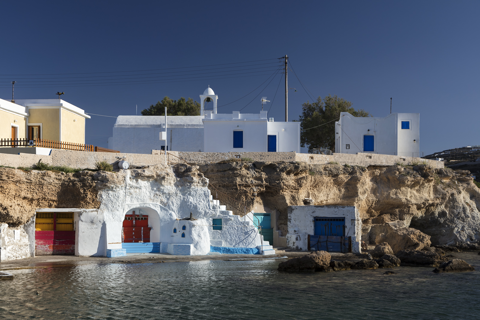 hav, arkitektur, vand, himmel, kyst, Sol, svømmepøl, Grækenland, forår, 2016, både, blå himmel, gr, milepæl, vandveje, cyclades, cycladesislands, islandhopping, southaegean, Egeo, milos, boatgarage, mandrakia