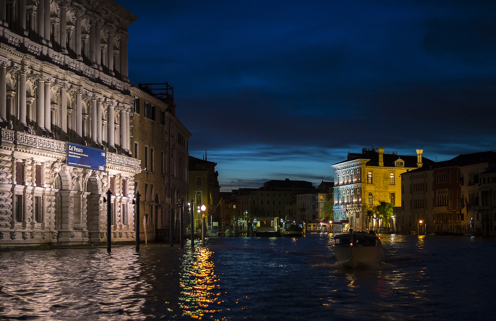 Benátky, nebe, voda, odrazy, lodě, 50mm, kanál, grande, Nikon, wasser, nebe, modrá obloha, boote, bluehour, Venezia, zrcadlení, Venedig, spiegelung, blauerhimmel, nachtaufnahme, canalgrande, reflektionen, blauestunde, D600, Afs50mmf18