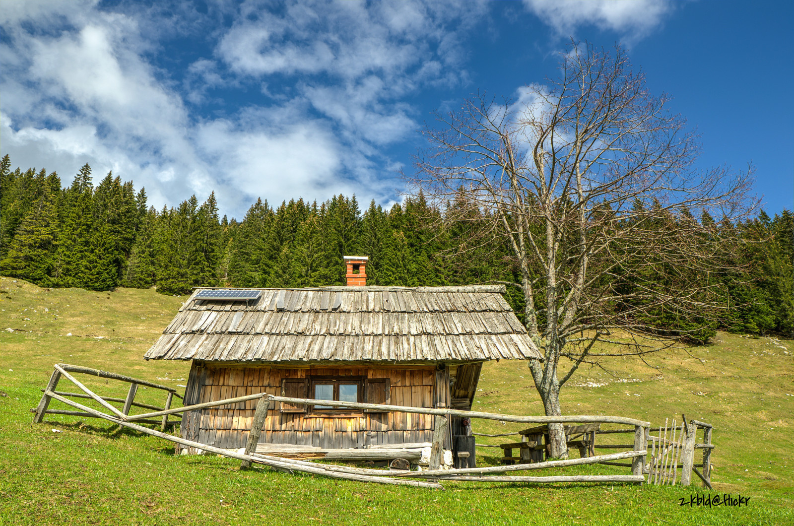 modrý, stromy, nebe, slunce, bílý, hora, hory, strom, zelená, Příroda, tráva, sport, les, sezóna, krajina, zábava, Šedá, Evropa, Pohled, Pozadí, chalupa, šindel, scénický, klid, mezník, chata, Slovinsko, rekreace, vrcholy, prázdnin, HDR, Bohinj, Sledování, Pokljuka, CentralEurope, alpinemeadow, Gorenjska, Triglavský národní park, mountainpastures, zajamniki, travellocations, skodla