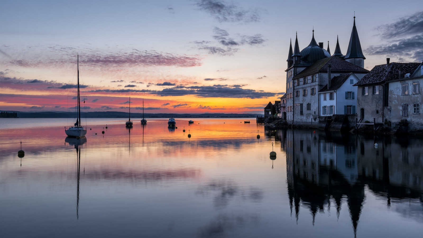 Švýcarsko, hrad, budova, jezero, voda, odraz, západ slunce, večer, nebe, mraky, loď, kopce, Příroda, krajina