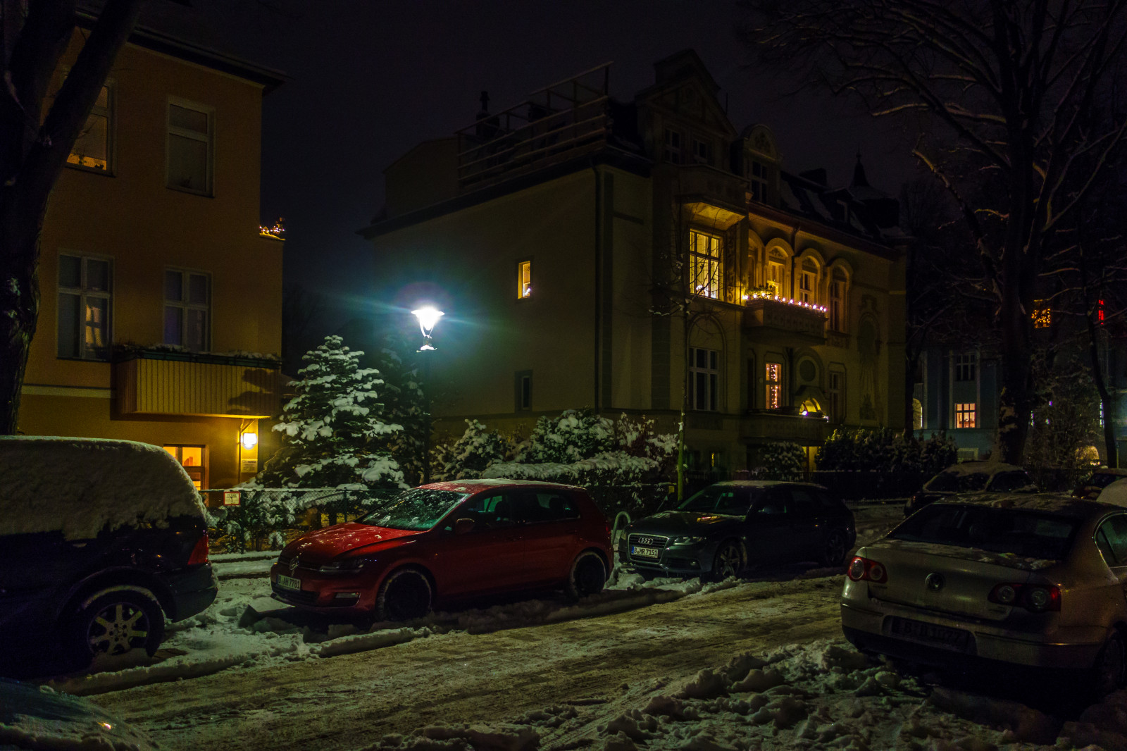 pouliční osvětlení, město, ulice, panoráma města, noc, architektura, auto, budova, nebe, sníh, zima, vozidlo, silnice, Dům, večer, Německo, provoz, město, metropole, Berlín, Lightroom, půlnoc, světlo, strom, centrum, osvětlení, deutschland, tma, Schnee, licht, Dunkelheit, nightshot, fasáda, sonyrx100, kapesní, nachtaufnahme, urban area, Metropolitní oblast, sousedství, obytný prostor, kompaktní vůz, dietmarschwanitz, Steglitz, Lankwitz