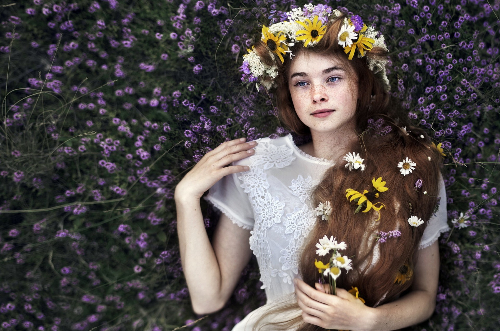 tvář, ženy, model, fantasy dívky, květiny, dlouhé vlasy, modré oči, bruneta, šaty, Pehy, móda, jaro, květ, krása, dáma, nevěsta