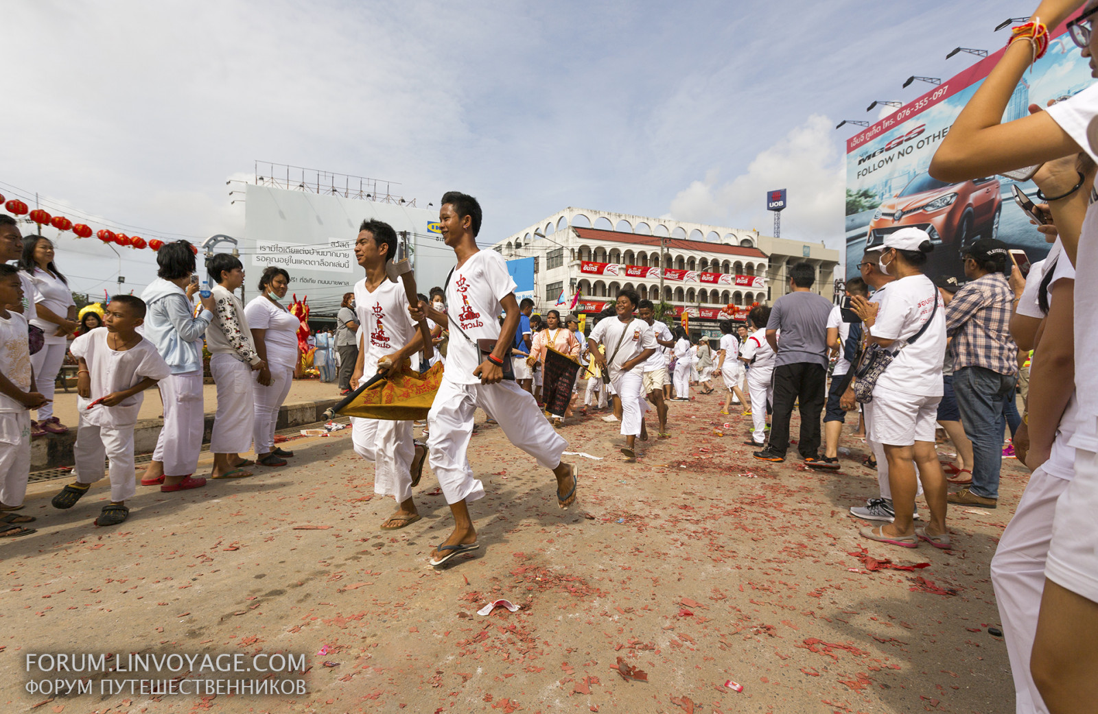 uomini, gli sport, viso, persone, vecchio, ritratto, città, strada, umorismo, rosso, tatuaggio, fuochi d'artificio, giallo, fuoco, penetrante, cittadina, isola, Correre, oro, Tailandia, Bangkok, Cinese, tribù, colore, nazionale, giorno, all'aperto, Festival, uomo, divertimento, groupshot, mostrare, costume, Pattaya, Krabi, Samui, Phuket, phuketian, annuale, lanta, amico, vegetariano, tagliare, scarificazione, chang, famoso, oggi, terribile, phuketvegetarianfestival