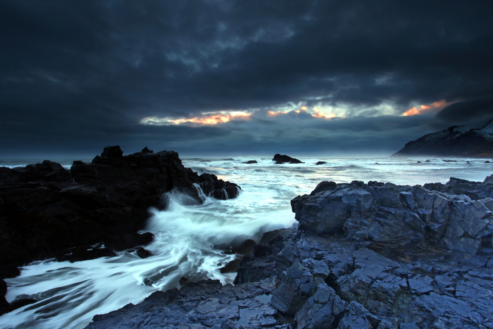 sollys, lys, mennesker, bjerge, solnedgang, hav, by, gade, Bugt, arkitektur, abstrakt, vand, klippe, natur, kyst, himmel, skyer, strand, røg, musik, solopgang, grøn, blå, kold, aften, kyst, klint, dyreliv, magi, orange, vind, horisont, panoramaer, liv, Island, skumring, geder, gå, udforske, Terræn, Sky, rejse, farver, vejr, daggry, lander, udforske, vild, øjeblikke, ocean, landskaber, refleksioner, bølge, følelser, rejsende, minimal, portrætter, mystiker, landskaber, søer, gejser, krop af vand, vind-bølge, meteorologisk fænomen, panorami, Islanda, mysticmoment