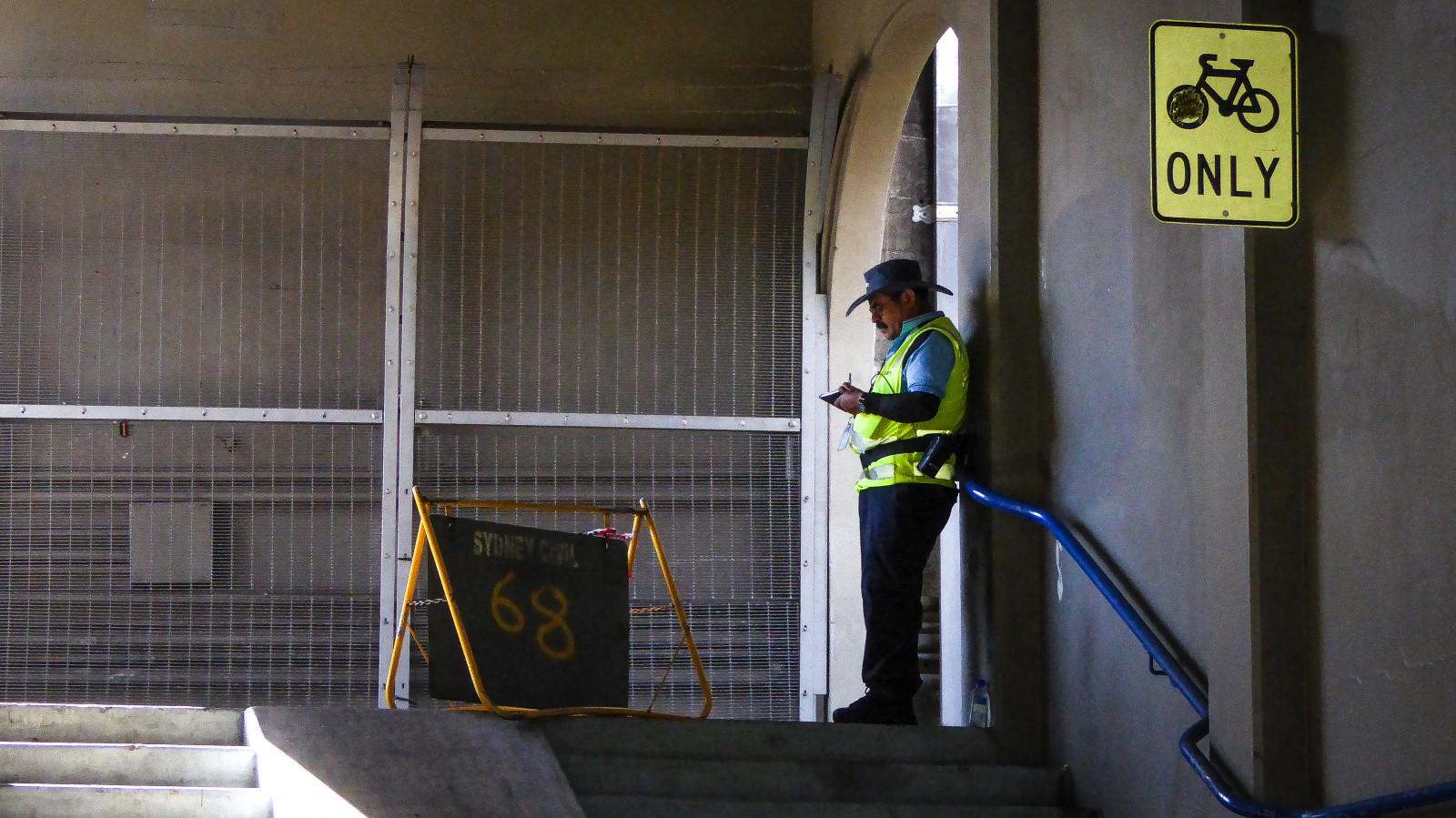 modrý, čepice, žlutý, kov, košile, schody, psaní, beton, lumix, rampa, neon, oblouk, Sydney, klec, rada, pracovník, zábradlí, vesta, sydneyharbourbridge, 68, 4frame, theen, Bicycleonly, Sydneycivil