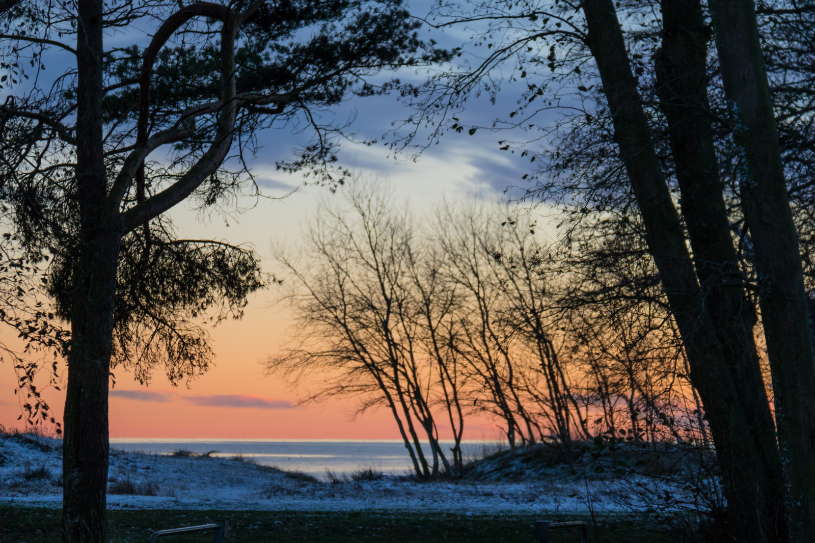 slunečnímu záření, krajina, západ slunce, moře, jezero, Příroda, nebe, zima, větev, svítání, večer, ráno, slunce, soumrak, slunce, mrak, strom, svítání, sezóna, nebe, solnedg ng, Vinter, tr d, hav, moln, exif modelu canoneos760d, geocountry, Kamera aby kánon, geocity, Model fotoaparátu canoneos760d, geostate, geolocation, EXIF čočka efs18200mmf3556is, EXIF otvor 56, exif aby kánon, exif focallength 90mm, dalabadet, exif isospeed 640, místo výskytu, atmosférický jev, dřevina