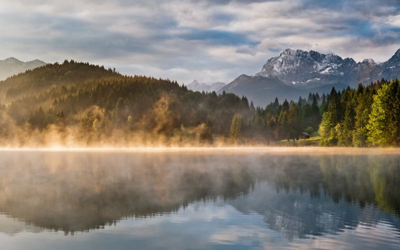 slunečnímu záření, krajina, les, hory, jezero, voda slunečnímu záření, krajina, les, hory, jezero, voda