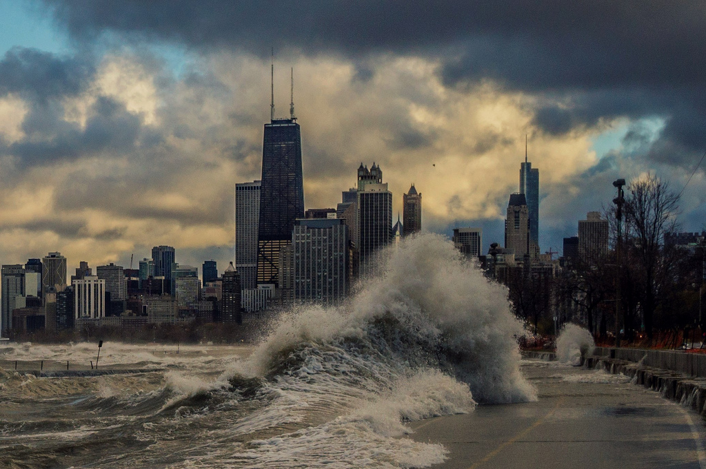 orizzonte, cielo, città, paesaggio urbano, grattacielo, area urbana, nube, acqua, giorno, centro, metropoli, palazzone, costruzione, albero, giochi d'acqua, fenomeno meteorologico, sera, fiume