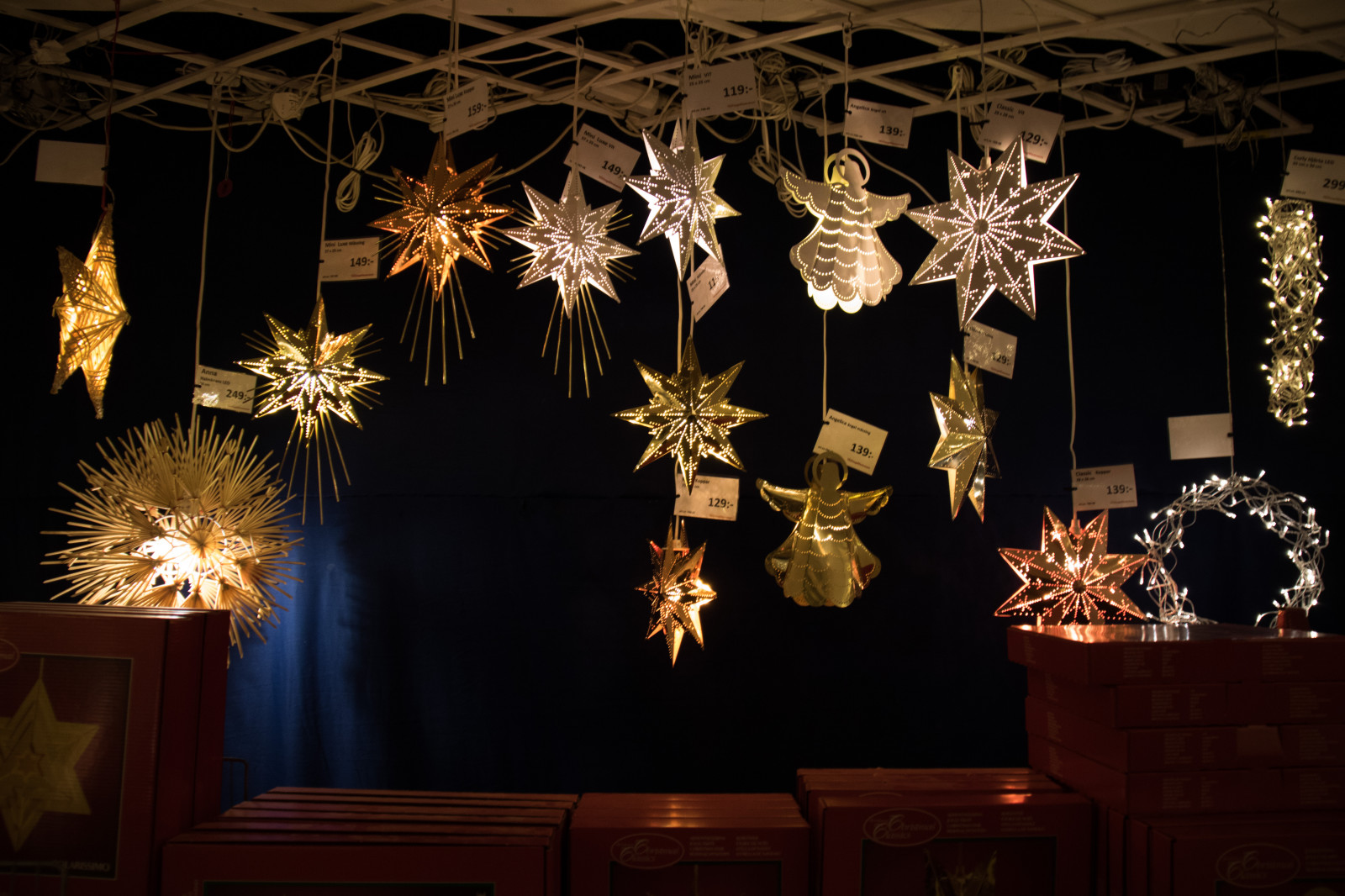 กลางคืน, คริสต์มาส, ไฟคริสต์มาส, การออกแบบตกแต่งภายใน, ตกแต่ง, เบา, ดอกไม้, คริสต์มาส, แสง, จูล, ออกแบบ, exif model canoneos760d, ประเทศธรณีวิทยา, กล้องทำให้ Canon, geocity, กล้องรุ่น canoneos760d, geostate, ตำแหน่งทางภูมิศาสตร์, เลนส์ Exifs efs18200mmf3556is, exif ทำให้ canon, ความยาวคลื่น exif 18mm, belysning, โคมระย้า, รูรับแสง exif 35, exif isospeed 800, vellinge, vellingeblomman, dekorationer, ตกแต่งคริสต์มาส, โคมไฟ