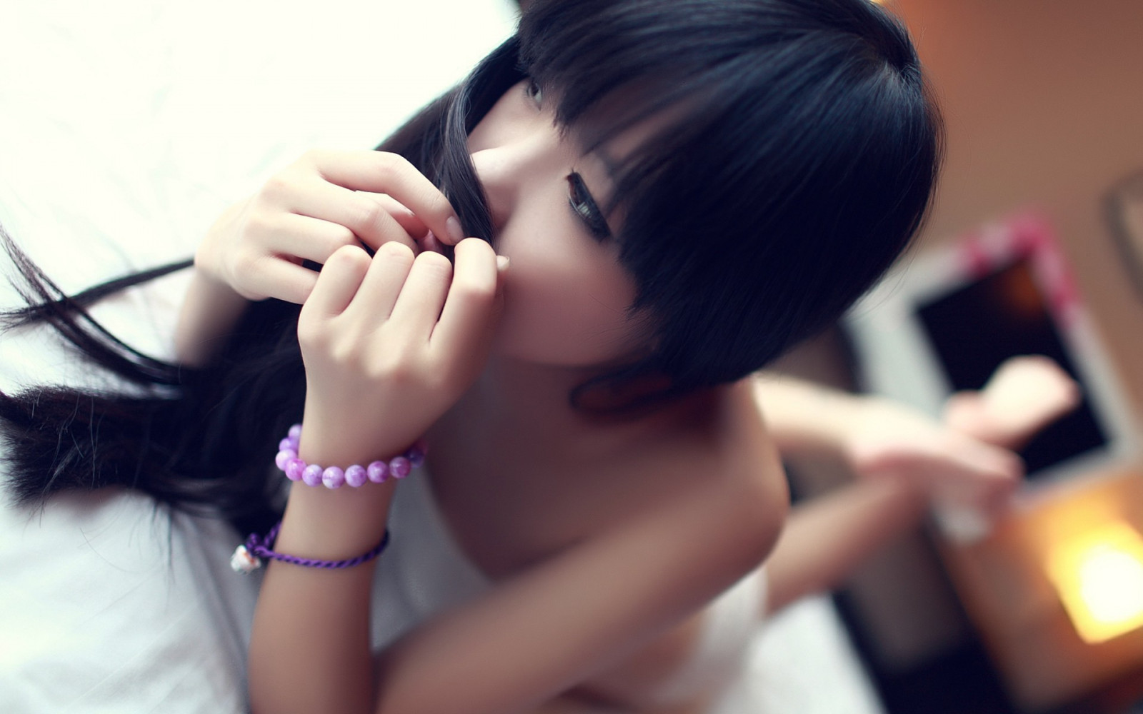 viso, donne, modello, brunetta, bicchieri, asiatico, bracciali, moda, capelli, frangia, emozione, Persona, pelle, capo, ragazza, bellezza, Sorriso, occhio, donna, mano, signora, gamba, Senso, acconciatura, servizio fotografico, espressione facciale, corpo umano, organo, avvicinamento, interazione