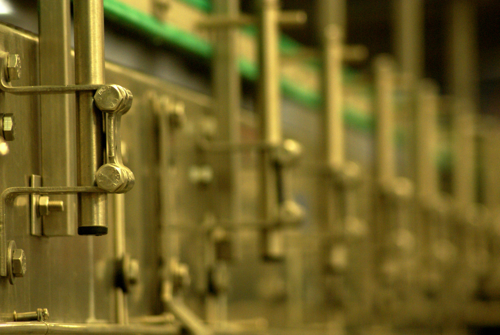 zelená, čáry, kov, dof, bokeh, Sony, ořechy, úhlopříčka, stroje, opakování, šrouby, dSLR, 75300