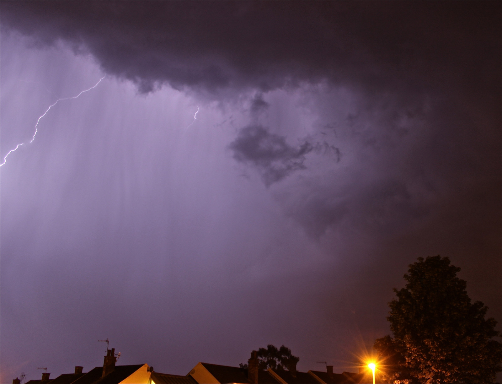 noc, nebe, Blesk, bouřka, večer, Kánon, atmosféra, hrom, Spojené království, půlnoc, mrak, strom, bouřka, tma, 600D, během dne, Atmosféra Země, meteorologický jev, kupa, jev, Worcestershire, lightpollution, Bromsgrove