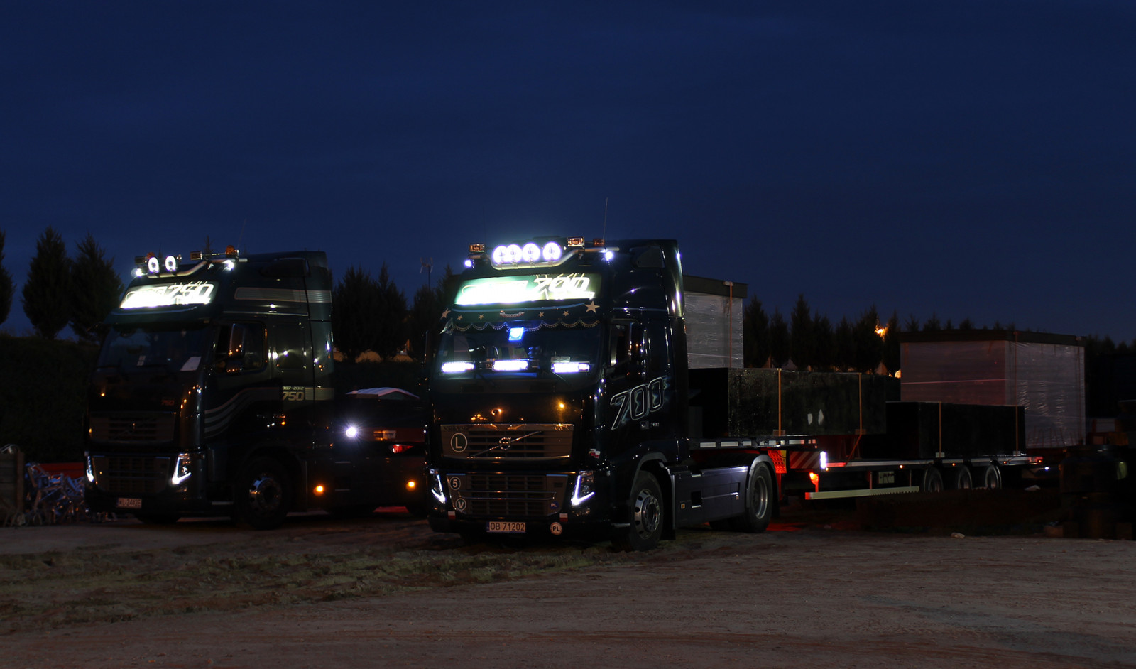 noc, auto, vozidlo, silnice, večer, provoz, Volvo, doprava, asfalt, nákladní auto, kolo, 750, přívěs, Pozdravy, přátelský, pl, velmi, pro, iii, 700, automobilový exteriér, motorové vozidlo, druh dopravy, užitkové vozidlo, nákladní doprava, Ovladače, fh, Opalenica, Strunobet, public utility