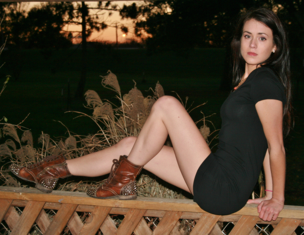 noha, krása, dáma, dívka, model, černé vlasy, stehno, sedící, modelka, Lidské tělo, dolní končetina, focení, dlouhé vlasy, hnědé vlasy, supermodelka