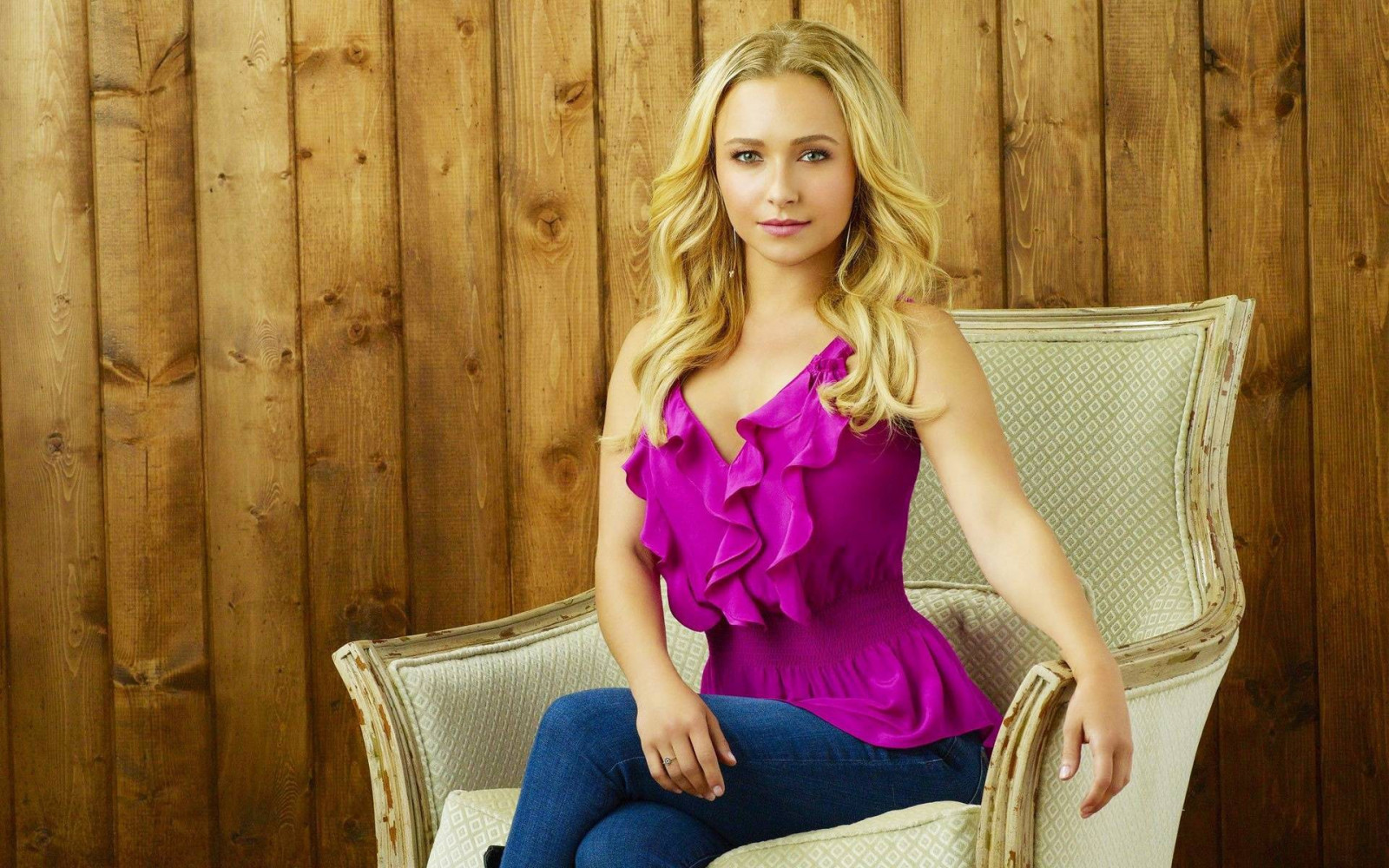Frau, Modell-, Porträt, blond, lange Haare, Blick auf Betrachter, Sitzung, Fotografie, Holz, Kleid, Couch, Jeans, Rosa tops, Mode, Haar, Unterwäsche, Hayden Panettiere, Frühling, Person, Kleidung, Supermodel, Mädchen, Schönheit, Frau, Dame, Bein, blond, Frisur, Menschliche Positionen, Portraitfotografie, Fotoshooting, braune Haare, Kunstmodell, Unterwäsche