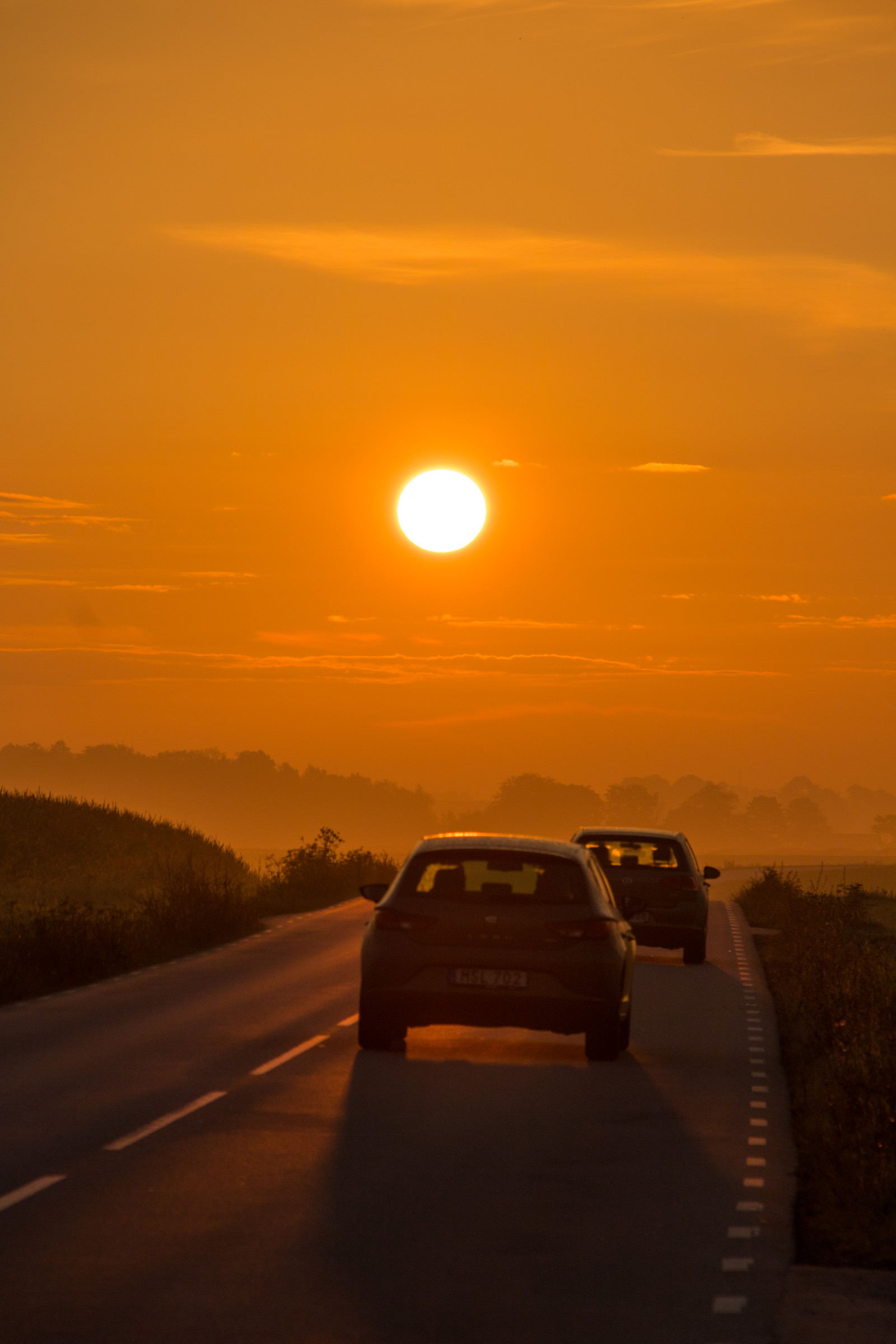 slunečnímu záření, krajina, západ slunce, nebe, silnice, svítání, večer, ráno, mlha, slunce, horizont, atmosféra, soumrak, slunce, venkovský, mrak, mlha, svítání, zlatá hodina, nebe, dimma, venkov, moln, landsbygd, soluppg ng, s dersl tt, landskap, exif modelu canoneos760d, geocountry, Kamera aby kánon, geocity, Model fotoaparátu canoneos760d, geostate, geolocation, EXIF čočka efs18200mmf3556is, exif aby kánon, EXIF isospeed 100, exif focallength 145mm, EXIF otvor 90, morgon, gyllenetimmen, VAG, dalk Pinka, atmosférický jev, odlesk, astronomický objekt