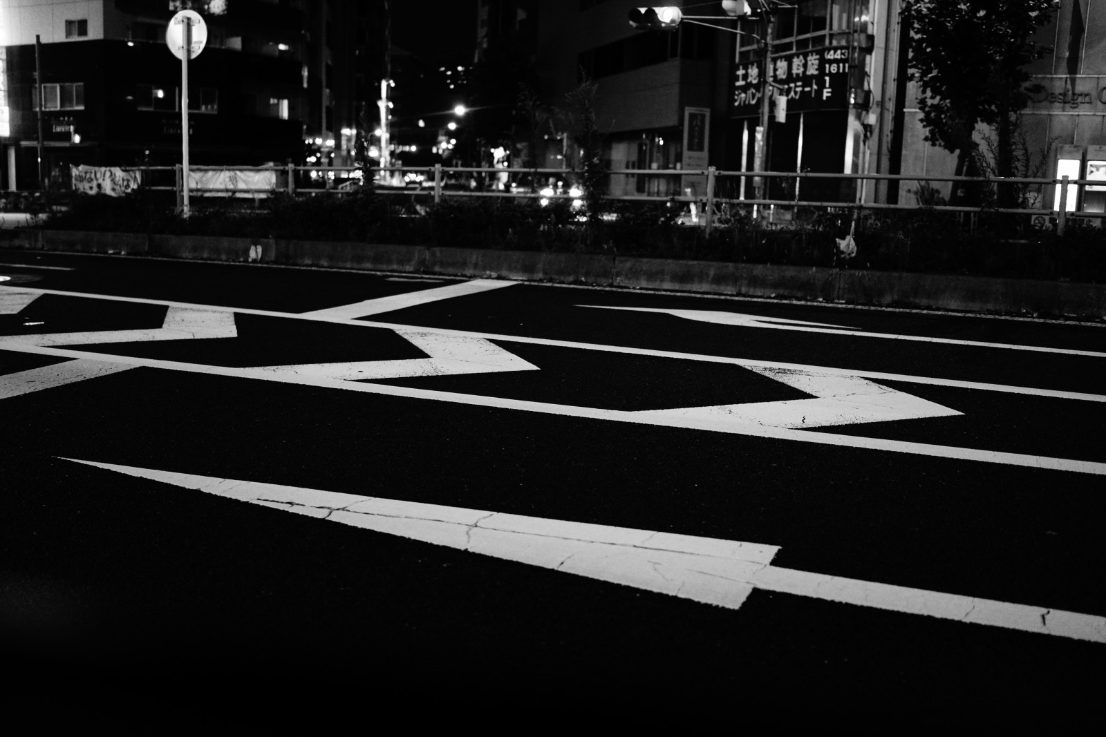 Japonsko, bílý, Černá, černobílý, ulice, noc, silnice, Sony, Tokio, RX1R, infrastruktura, světlo, osvětlení, CC, tvar, čára, Zeiss, tma, rx, rx1, rx1rm2, rx1rmark2, CreativeCommons, bwmonochrome, pruh, Černý a bílý, monochromatické fotografování, Film noir, přechod pro chodce