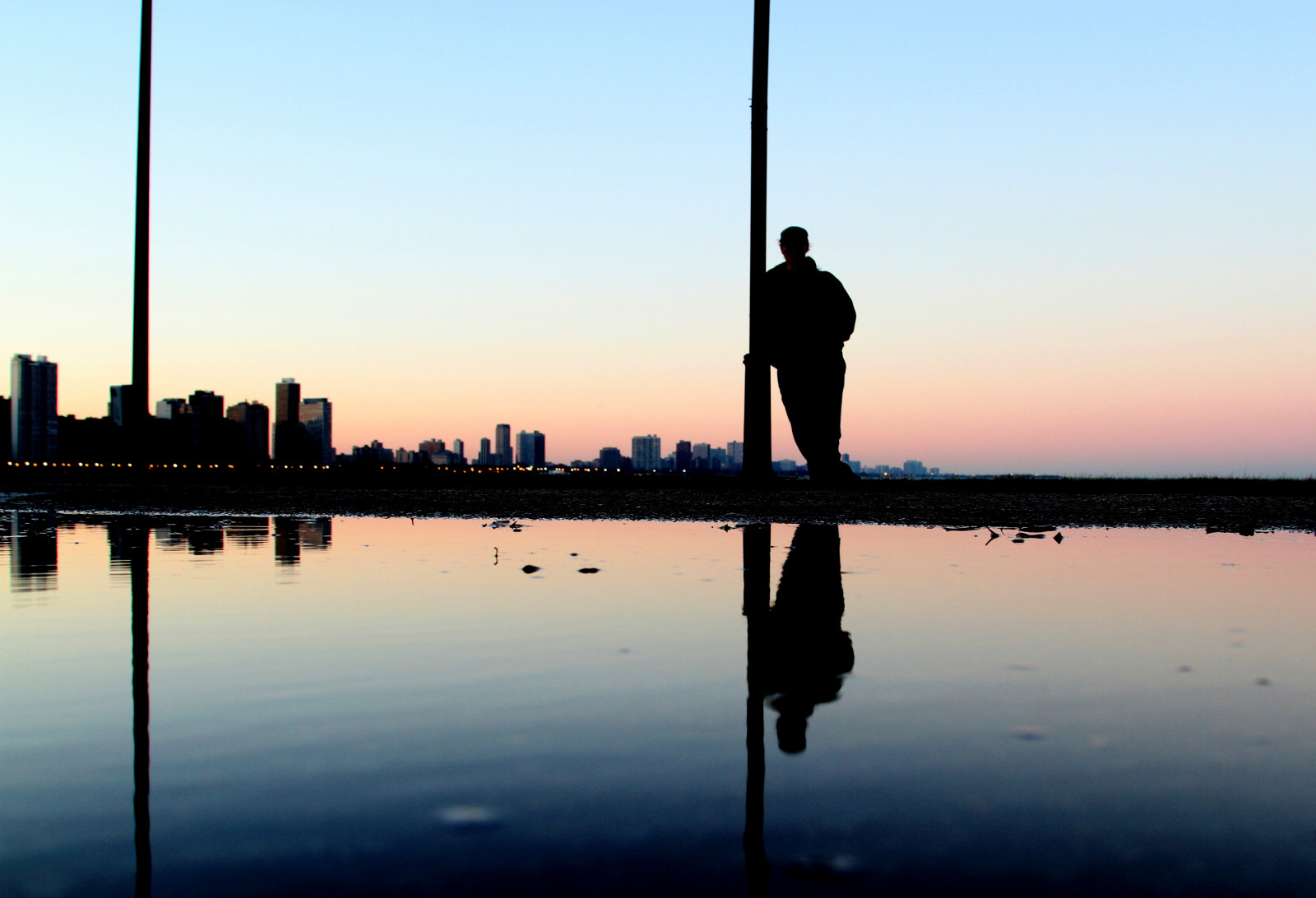 město, modrý, světlo, západ slunce, lidé, městský, jezero, Chicago, muž, Černá, barva, odraz, věž, voda, silueta, panoráma, Kánon, temný, louže, Osoba, Illinois, sama, horizont, lampost, sólo, singl, 7d