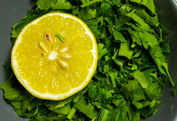 lemon,parsley,herbs,fruit
