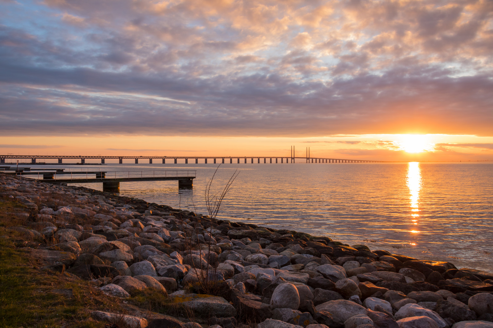 slunečnímu záření, západ slunce, moře, záliv, voda, Skála, pobřeží, pláž, svítání, večer, ráno, pobřeží, most, horizont, molo, soumrak, Bro, mrak, svítání, oceán, vlna, solnedg ng, resundsbron, vatten, hav, Malmo, Sibbarp, odlesk