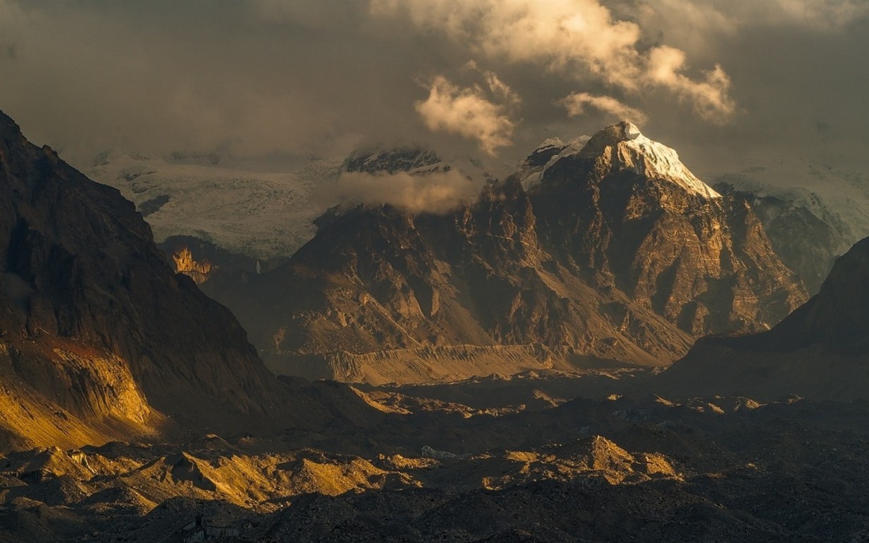 slunečnímu záření, krajina, západ slunce, kopec, Skála, Příroda, nebe, mraky, svítání, zasněžený vrchol, ráno, divočina, soumrak, Alpy, vrcholek, plošina, hřbet, Terén, mrak, hora, svítání, atmosférický jev, horských reliéf, landform, geografický rys, geologický fenomén, pohoří, 1230x768 px
